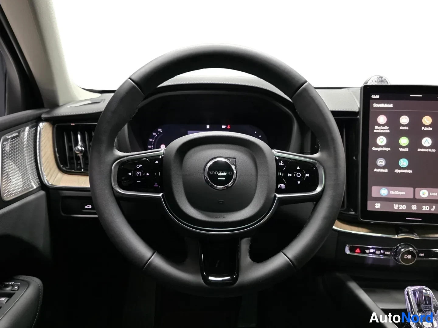 Vihreä Volvo XC60 2027, yksityiskohta, kuva 16