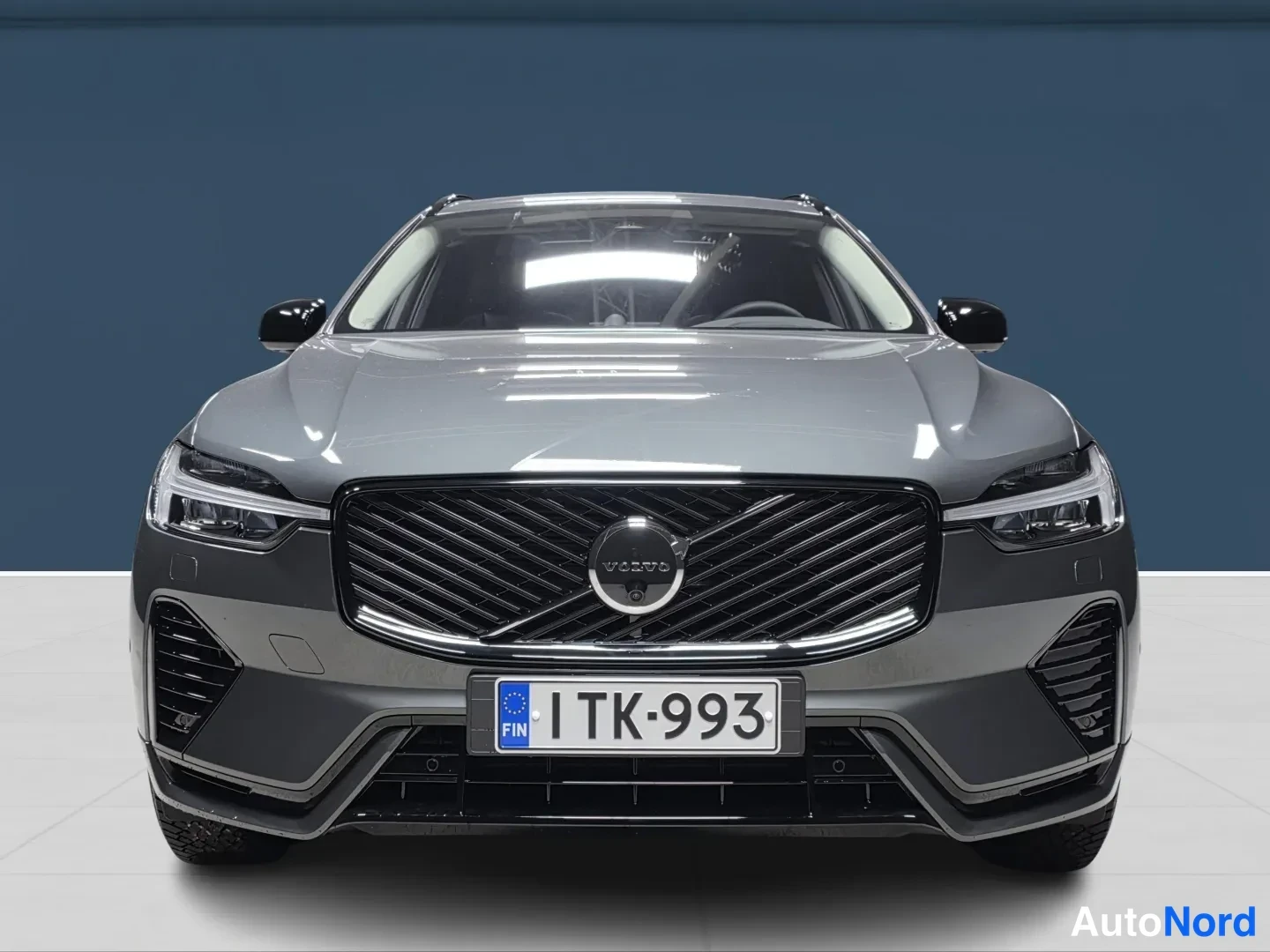 Vihreä Volvo XC60 2027, edestä, kuva 3