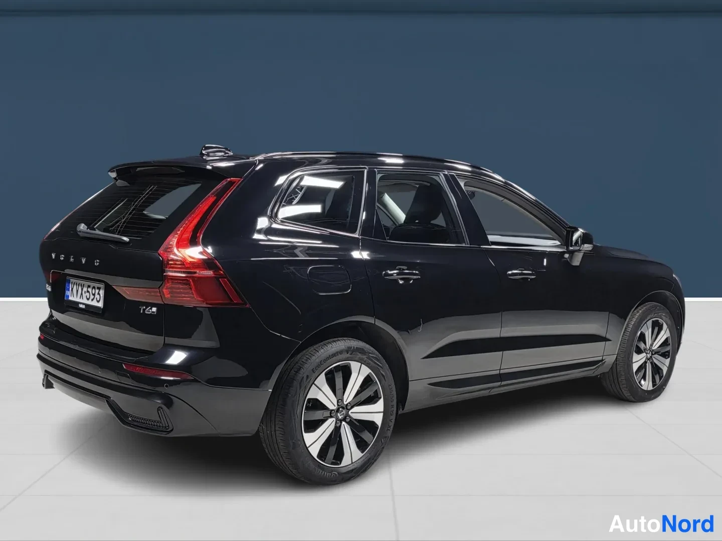 Musta Volvo XC60 2025, takaviisto, kuva 5