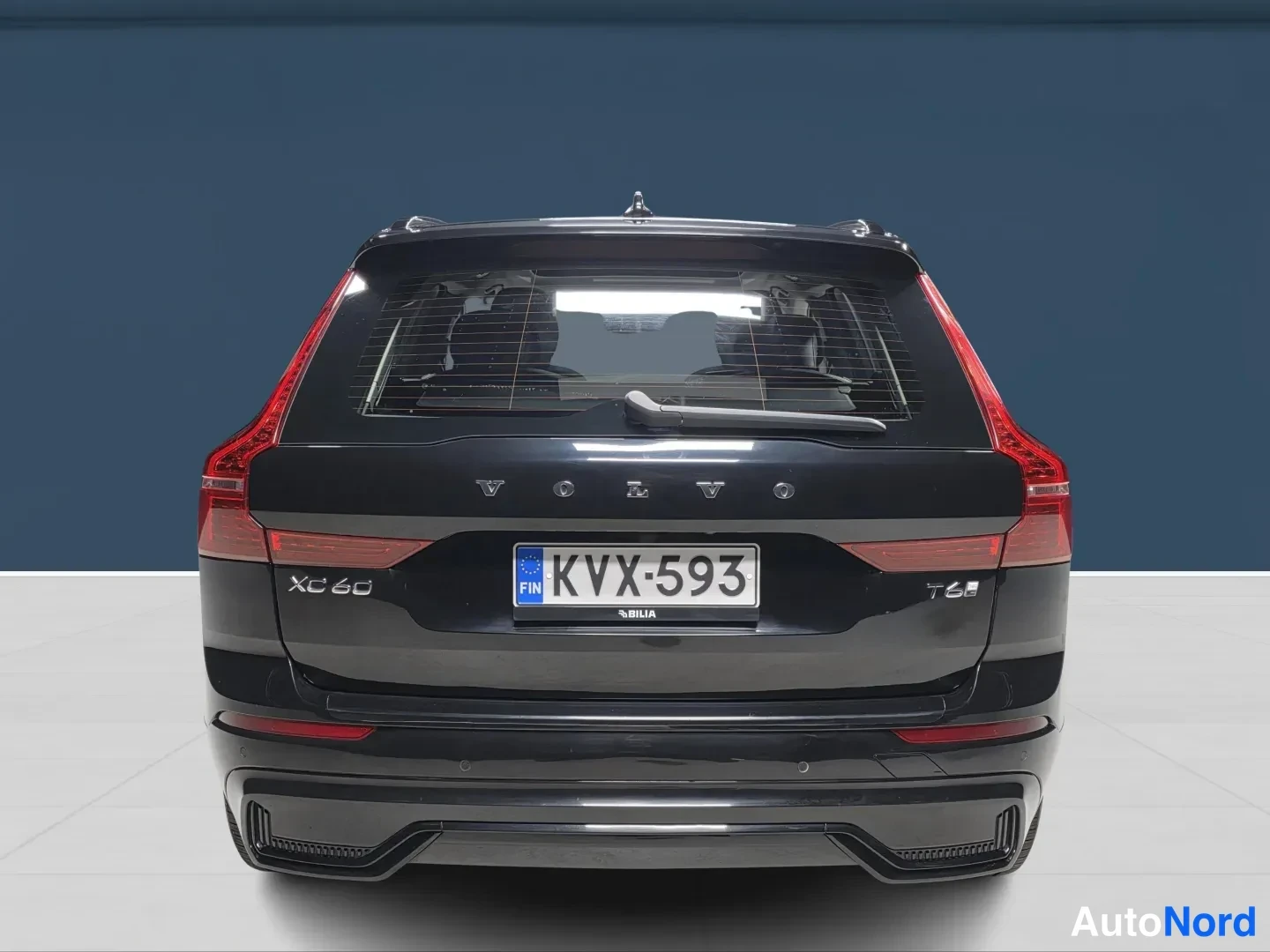Musta Volvo XC60 2025, takaa, kuva 7