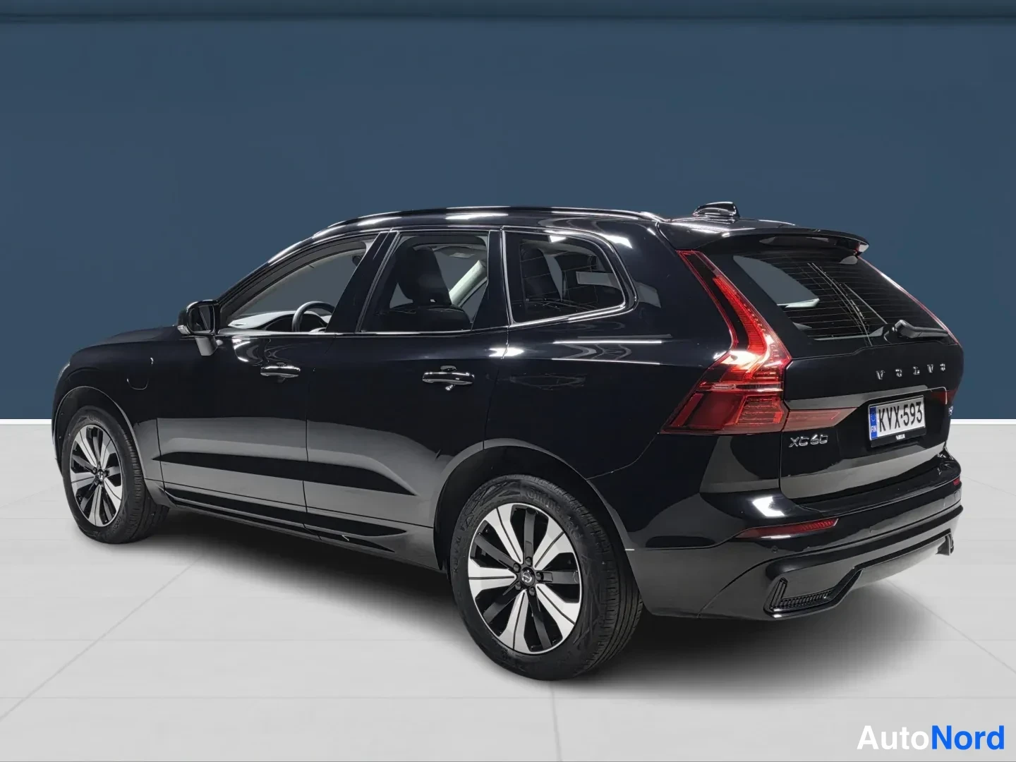 Musta Volvo XC60 2025, takaviisto, kuva 6