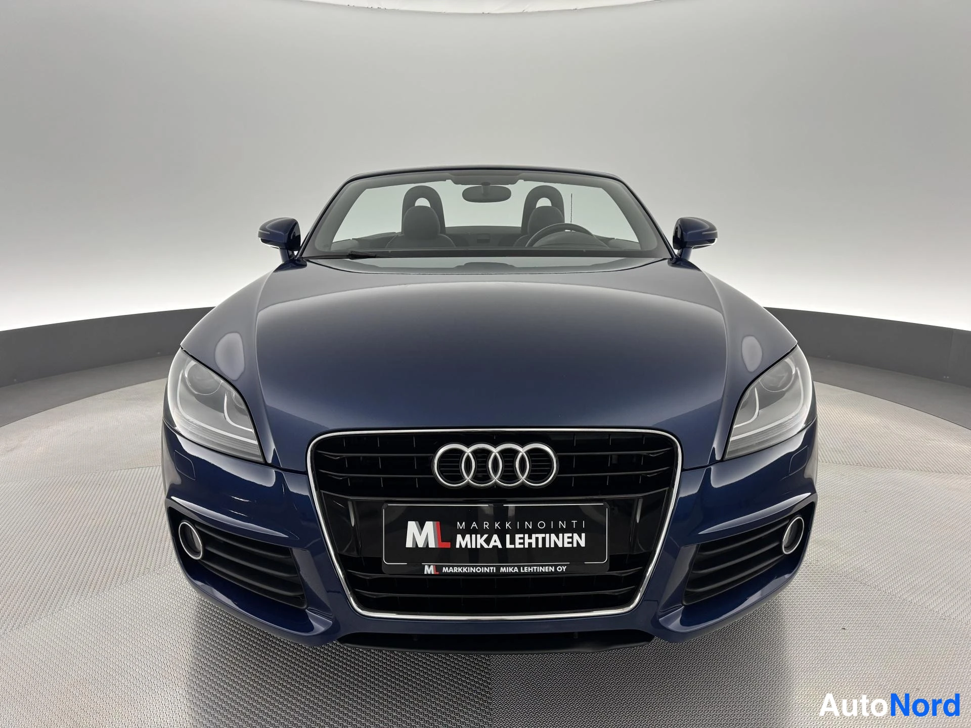 Sininen Audi TT 2011, edestä, kuva 7