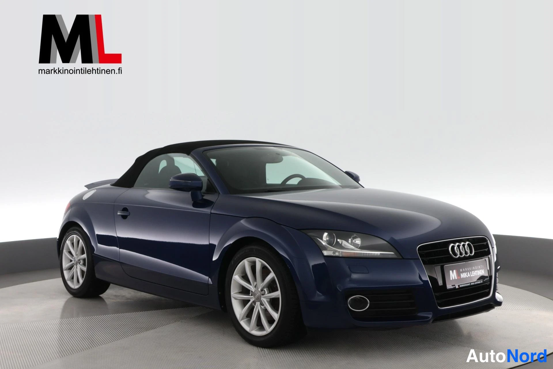 Sininen Audi TT 2011, etuviisto, keula vasemmalle, kuva 2