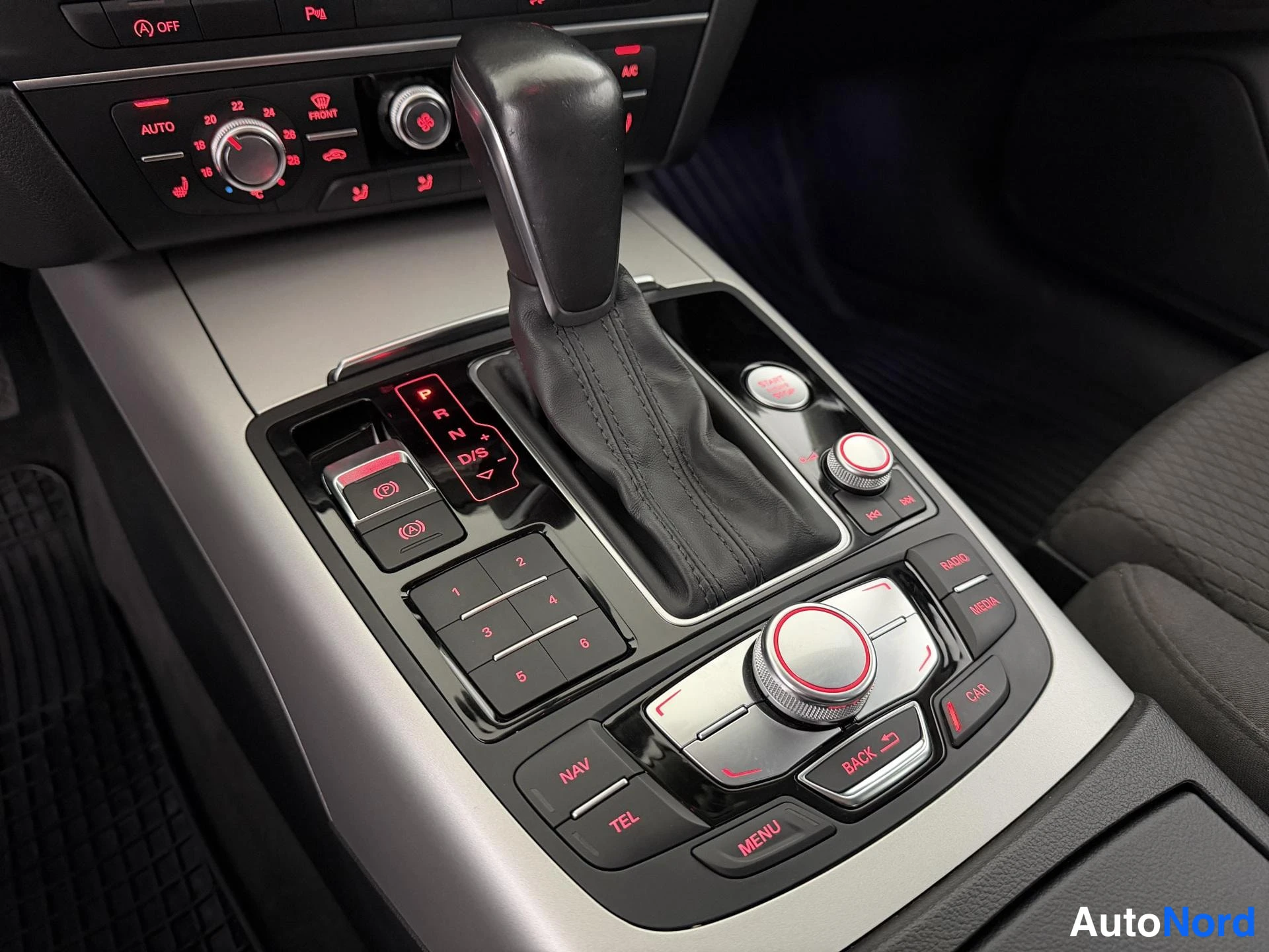Punainen Audi A6 2015, yksityiskohta, kuva 18