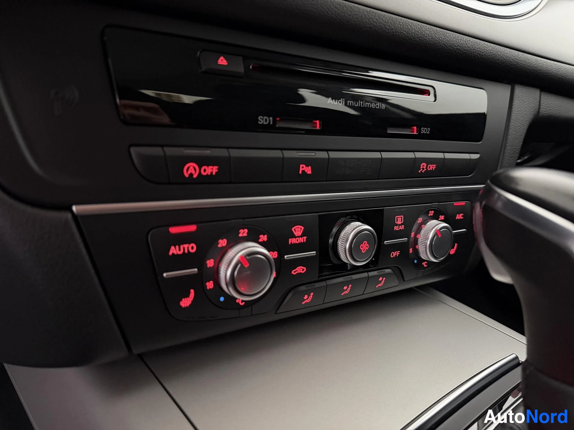 Punainen Audi A6 2015, yksityiskohta, kuva 19
