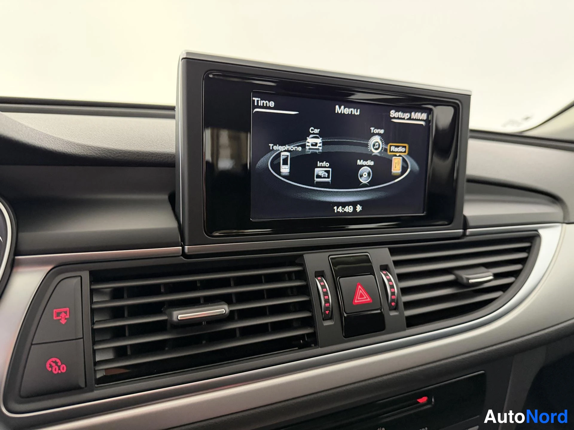 Punainen Audi A6 2015, yksityiskohta, kuva 21