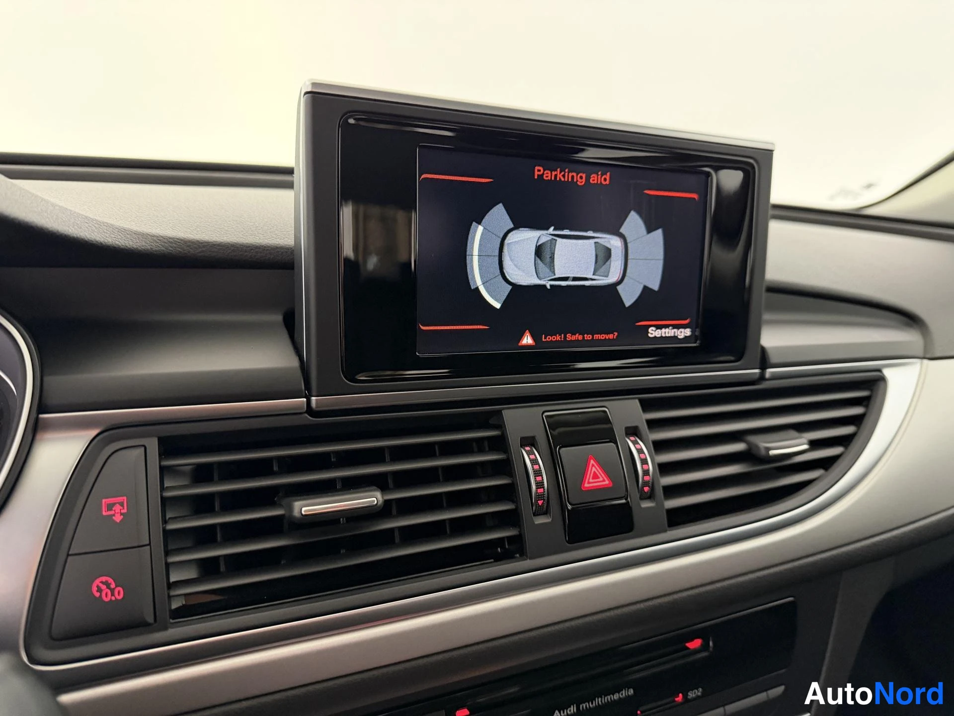 Punainen Audi A6 2015, yksityiskohta, kuva 22
