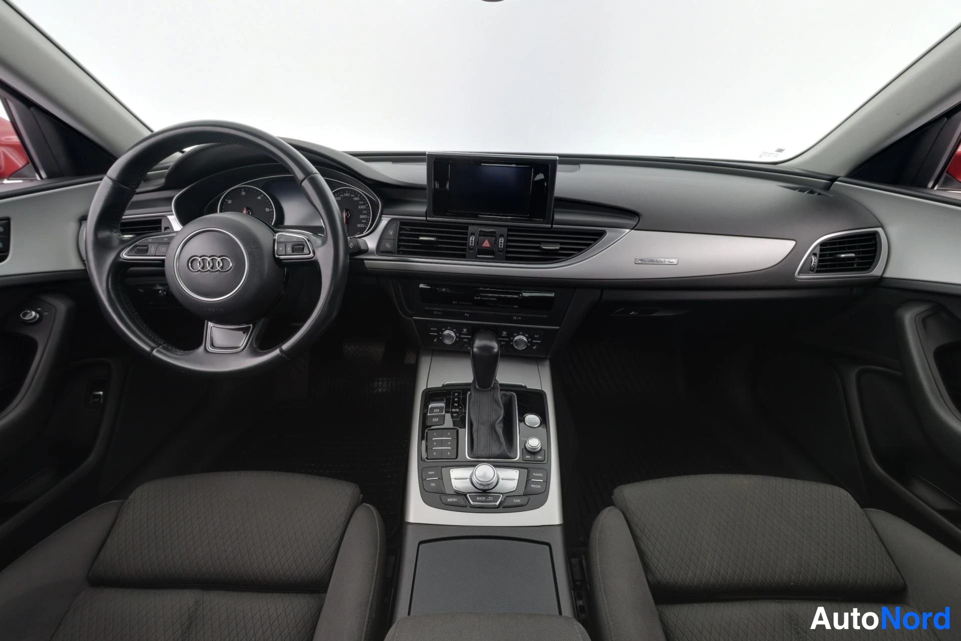 Punainen Audi A6 2015, ohjaamo, kuva 9