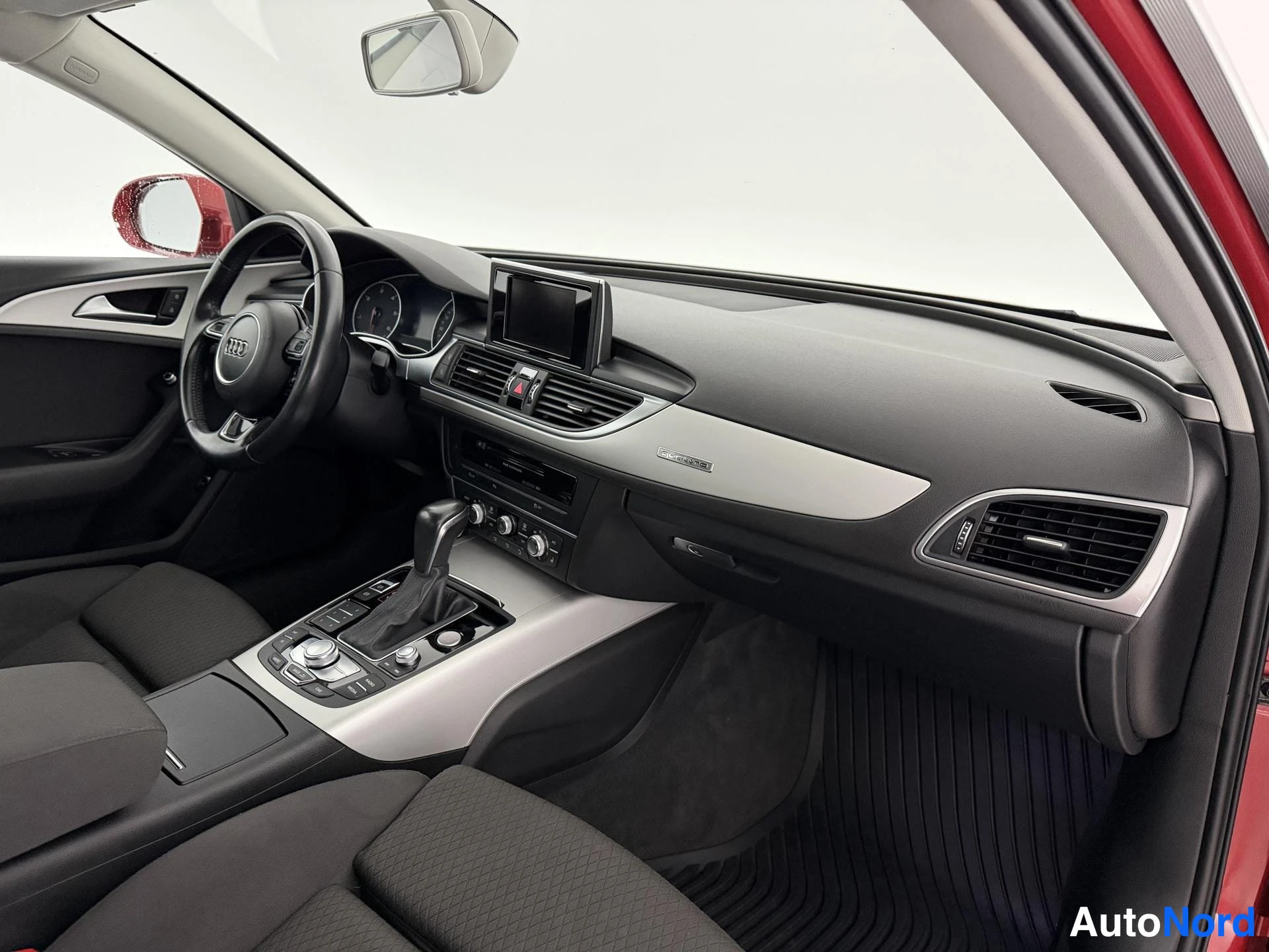 Punainen Audi A6 2015, ohjaamo, kuva 11