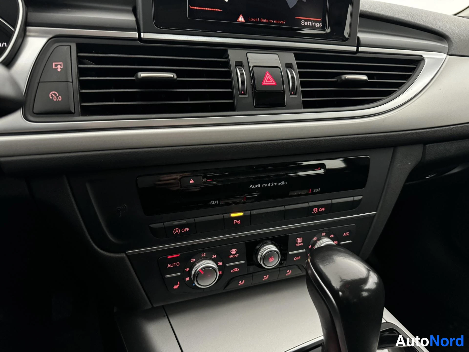 Valkoinen Audi A6 Avant 2015, ohjaamo, kuva 13