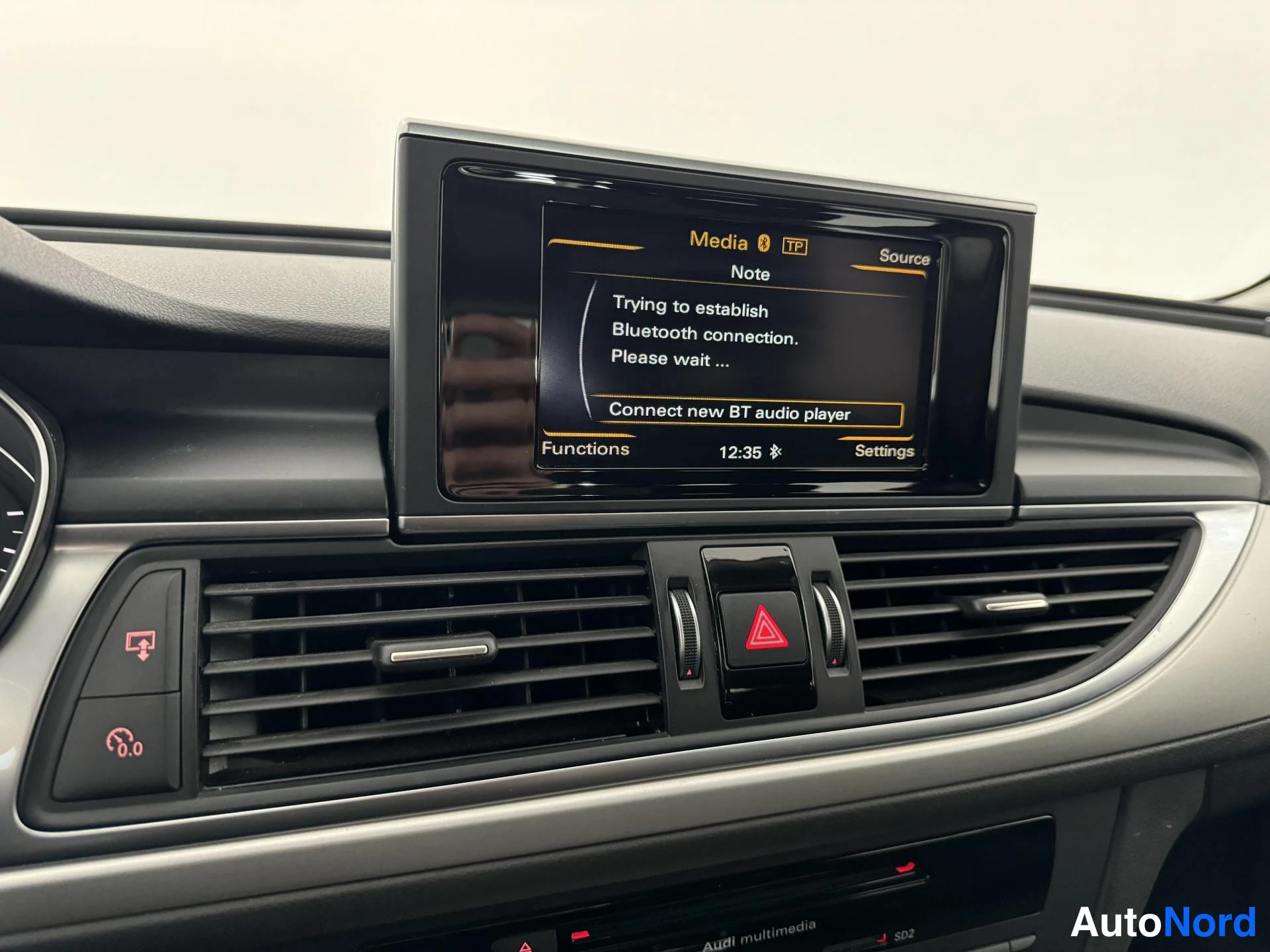Valkoinen Audi A6 Avant 2015, kuva 25