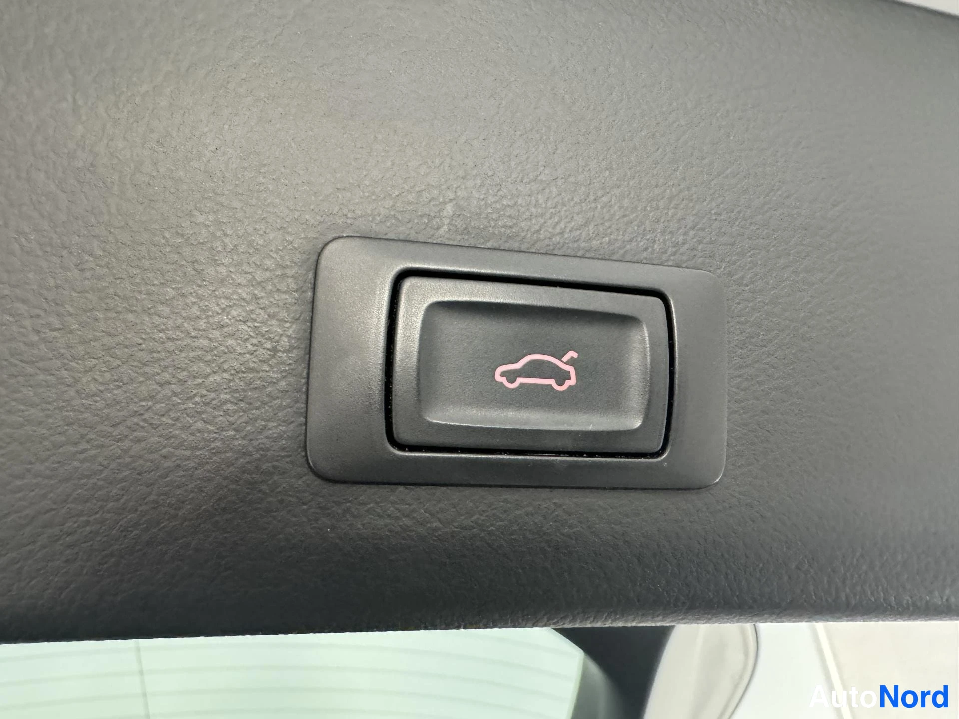 Valkoinen Audi A6 Avant 2015, yksityiskohta, kuva 24