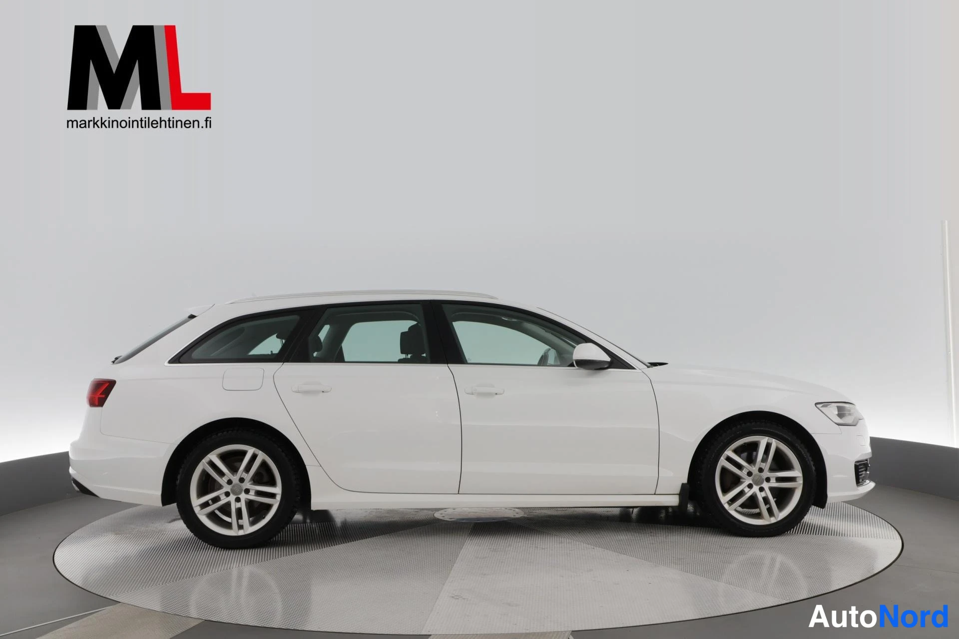 Valkoinen Audi A6 Avant 2015, etuviisto, keula oikealle, kuva 3