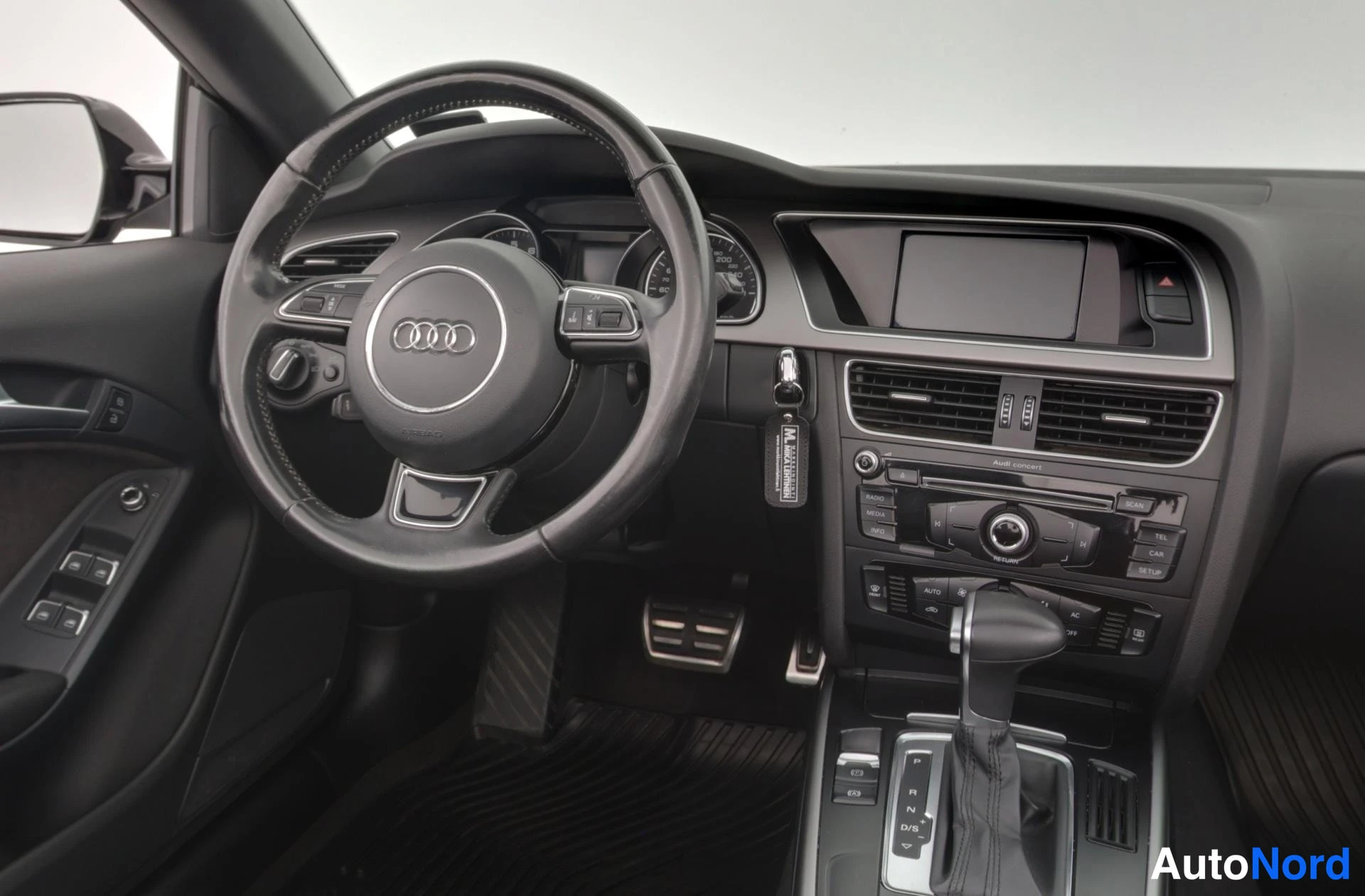 Musta Audi A5 2013, ohjaamo, kuva 12