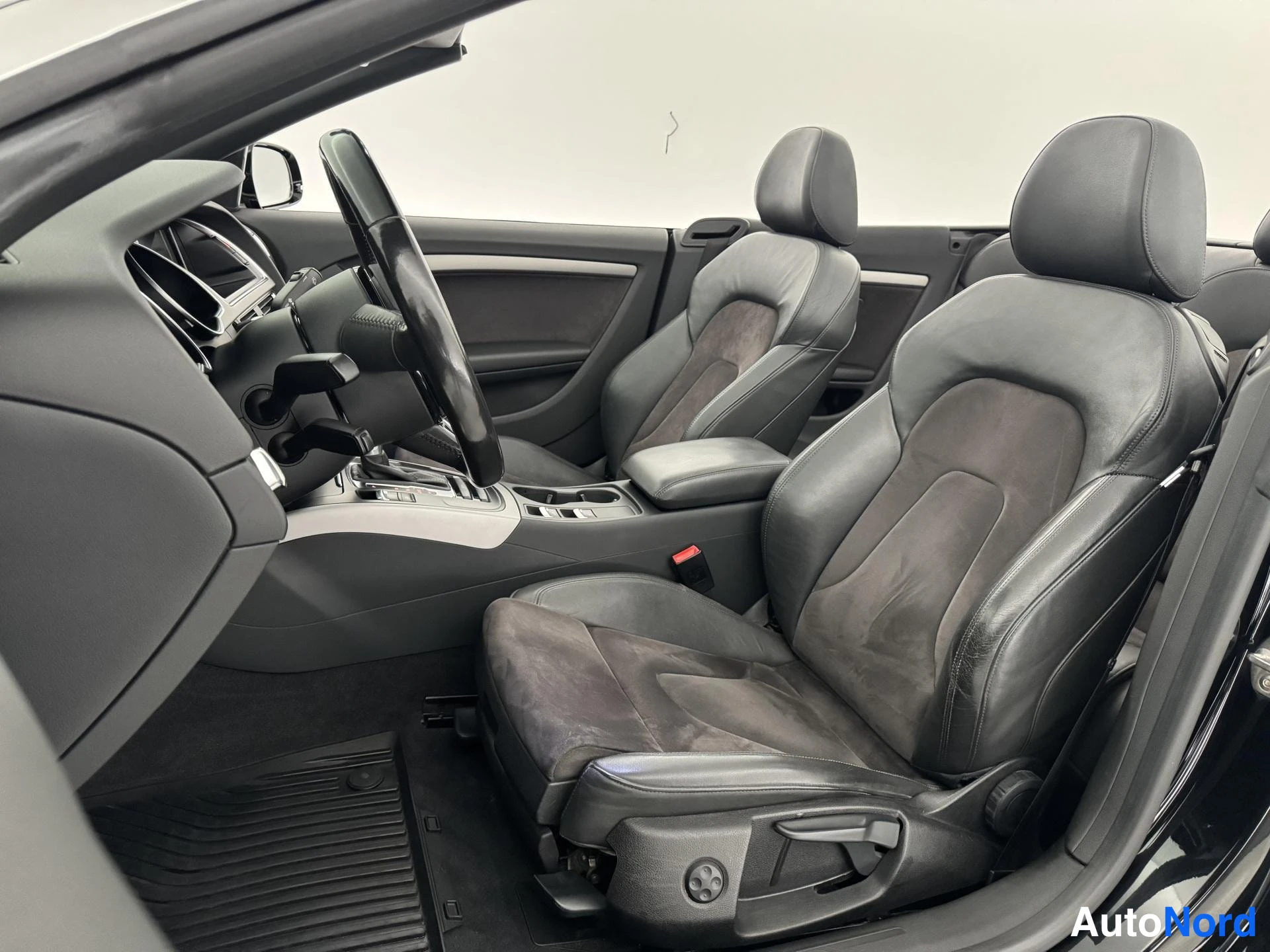 Musta Audi A5 2013, etuistuimet, kuva 15