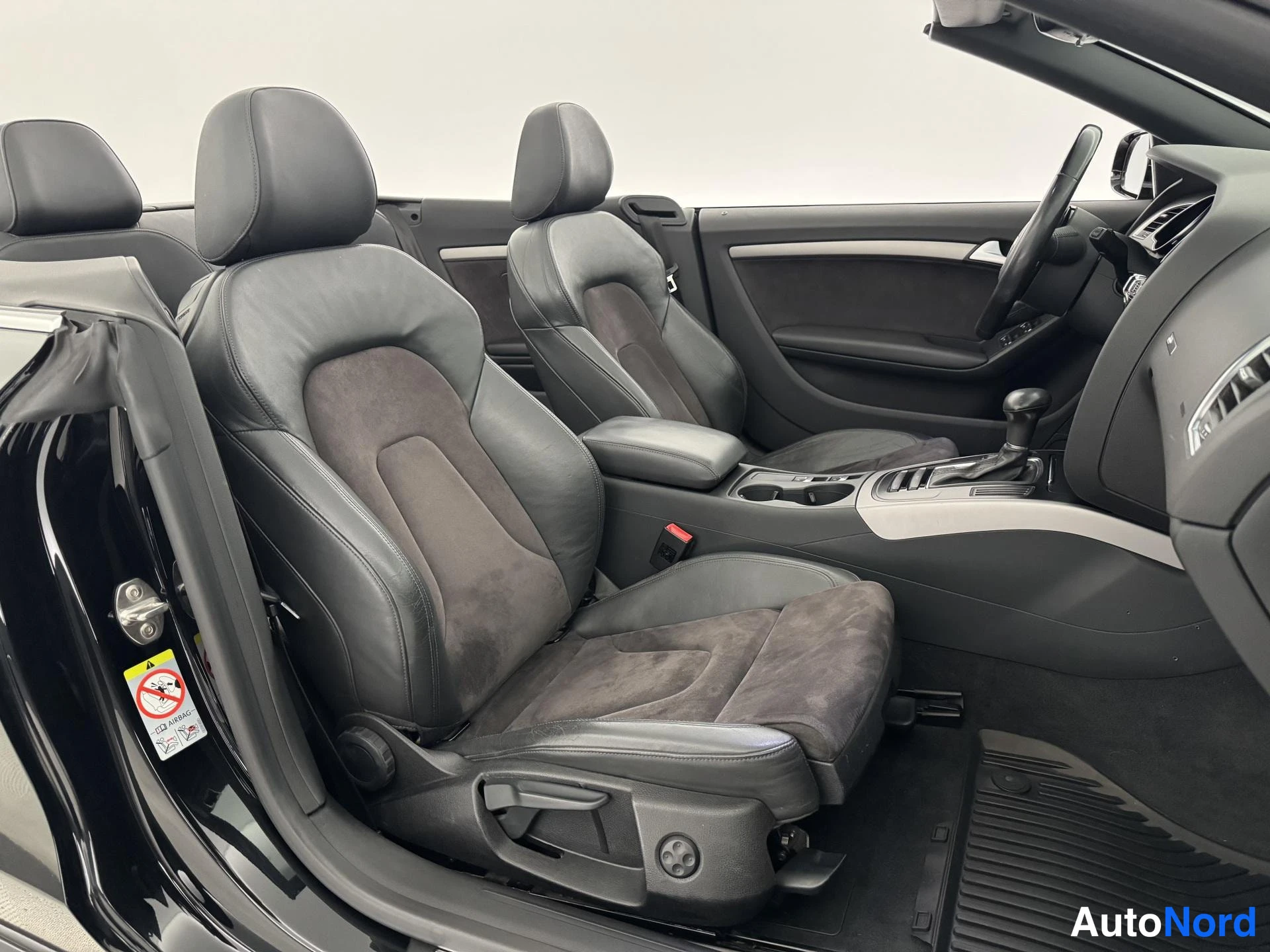 Musta Audi A5 2013, etuistuimet, kuva 16