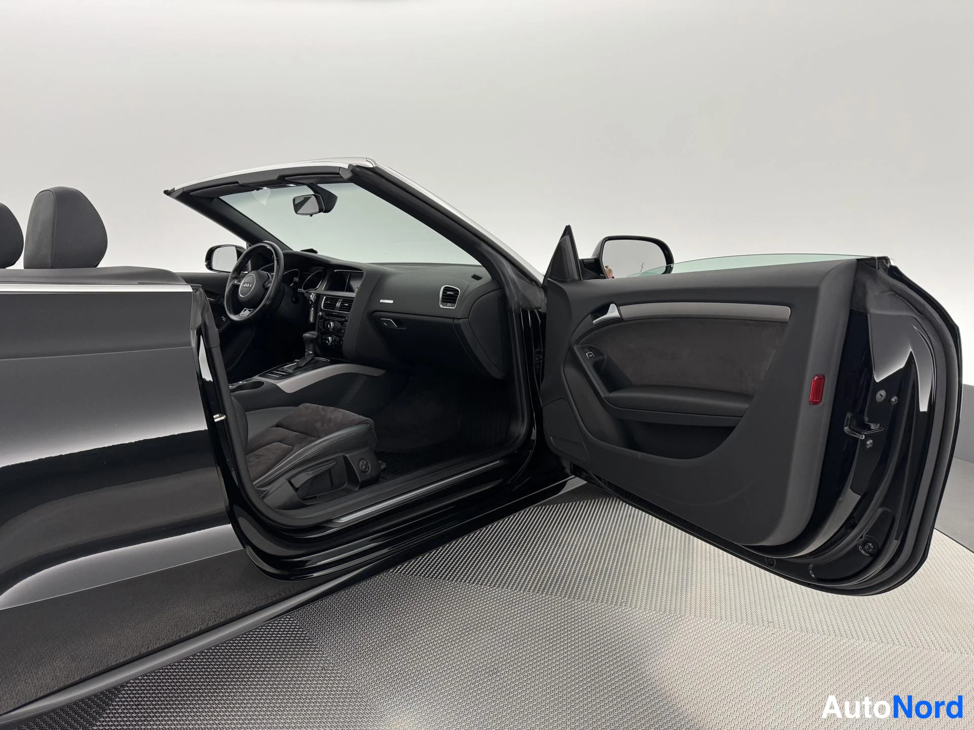 Musta Audi A5 2013, ohjaamo, kuva 14