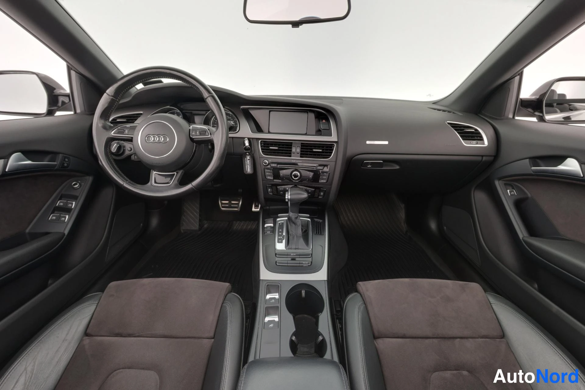 Musta Audi A5 2013, ohjaamo, kuva 9