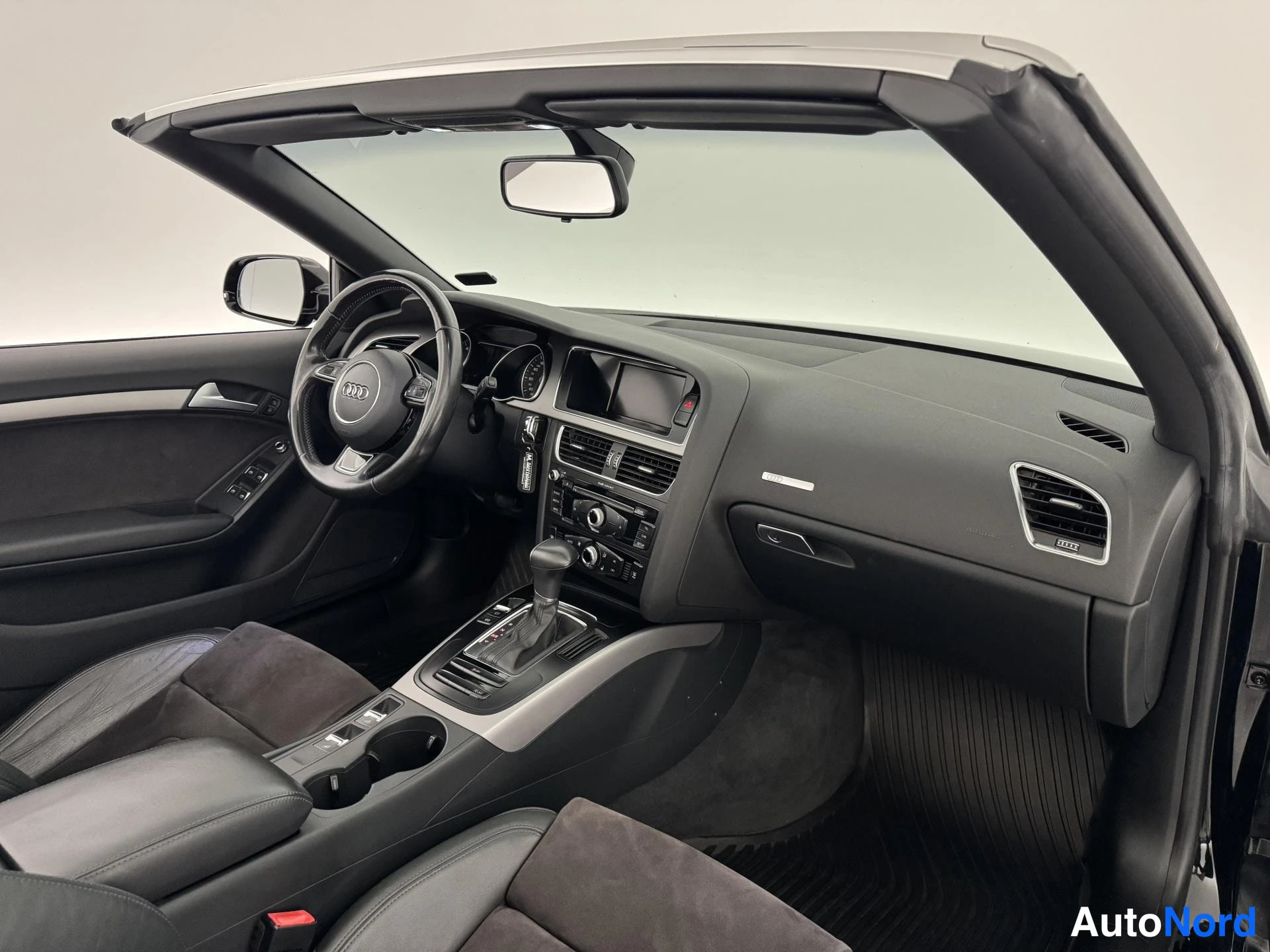 Musta Audi A5 2013, ohjaamo, kuva 11