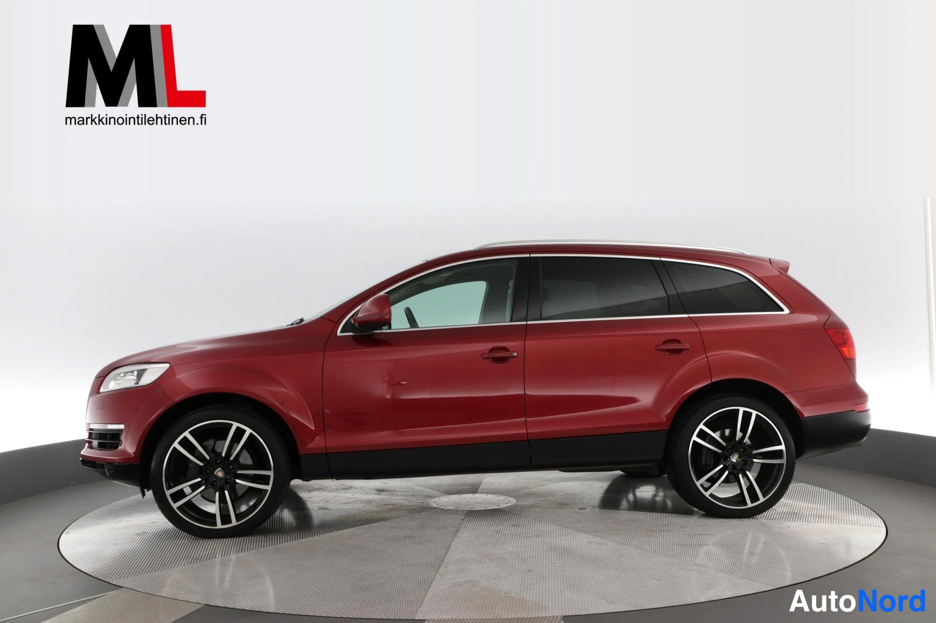 Punainen Audi Q7 2007, sivulta, kuva 5