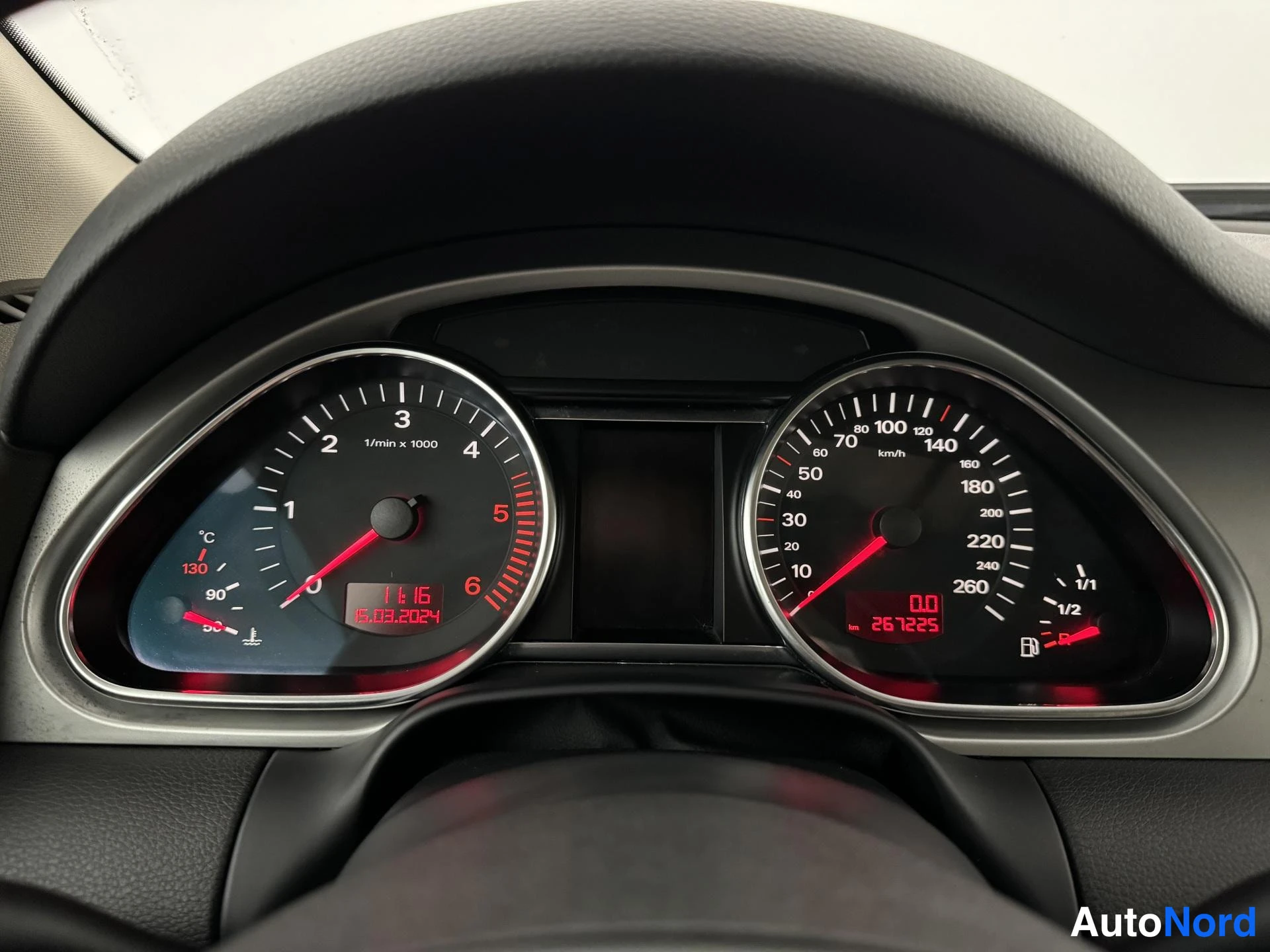 Punainen Audi Q7 2007, yksityiskohta, kuva 22