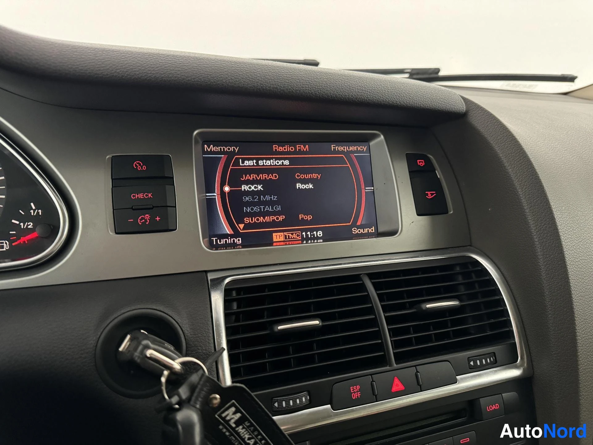 Punainen Audi Q7 2007, yksityiskohta, kuva 29