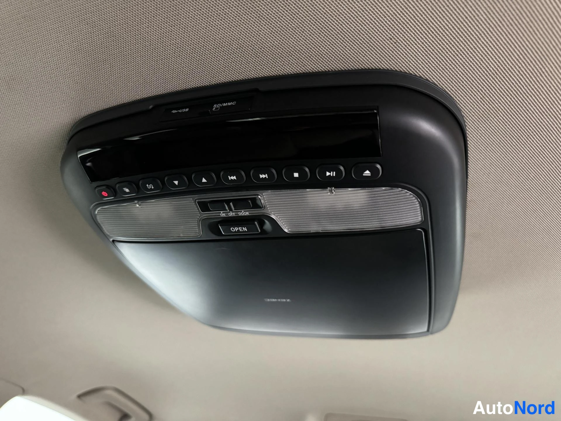 Punainen Audi Q7 2007, yksityiskohta, kuva 32