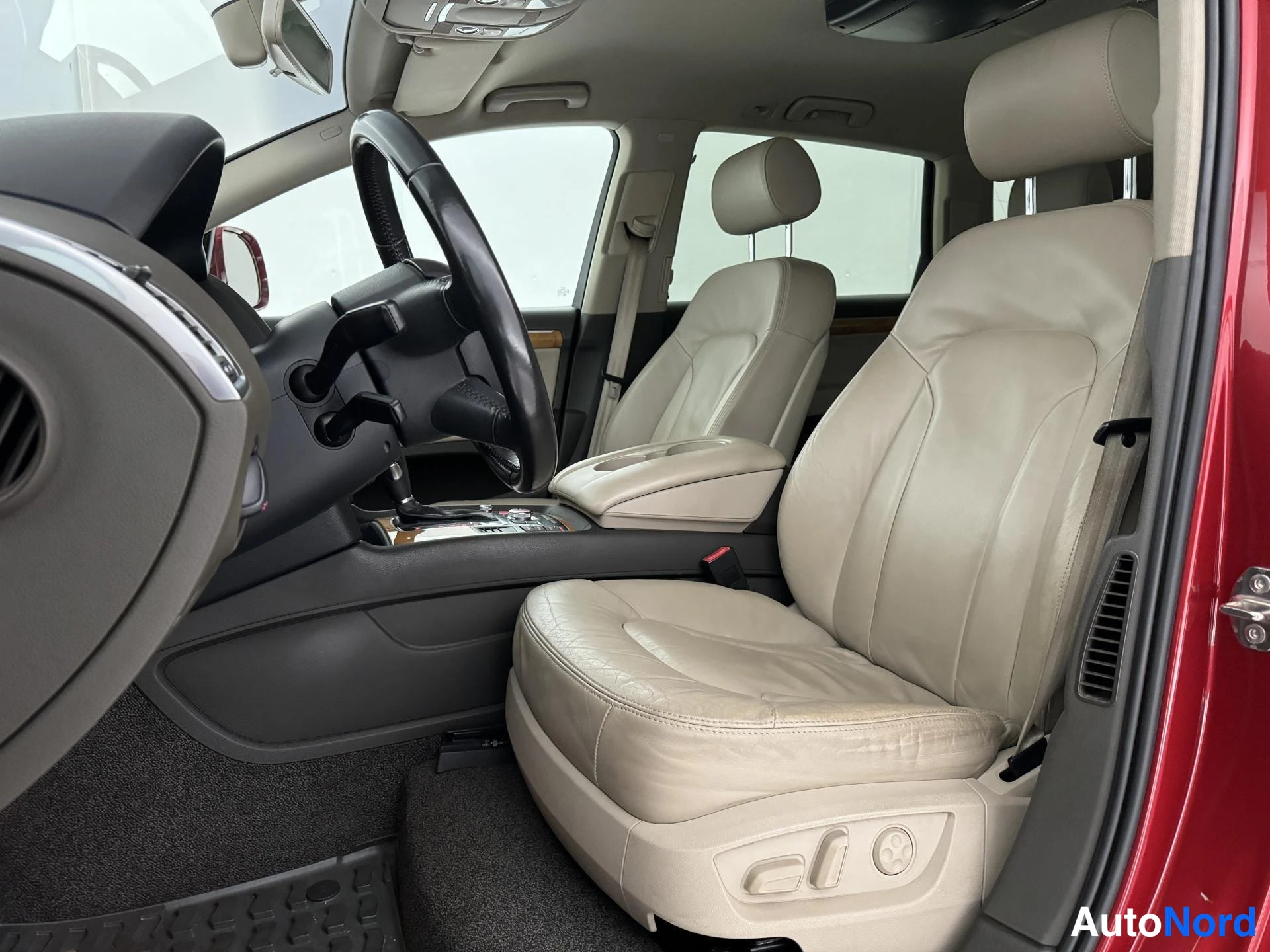 Punainen Audi Q7 2007, etuistuimet, kuva 15