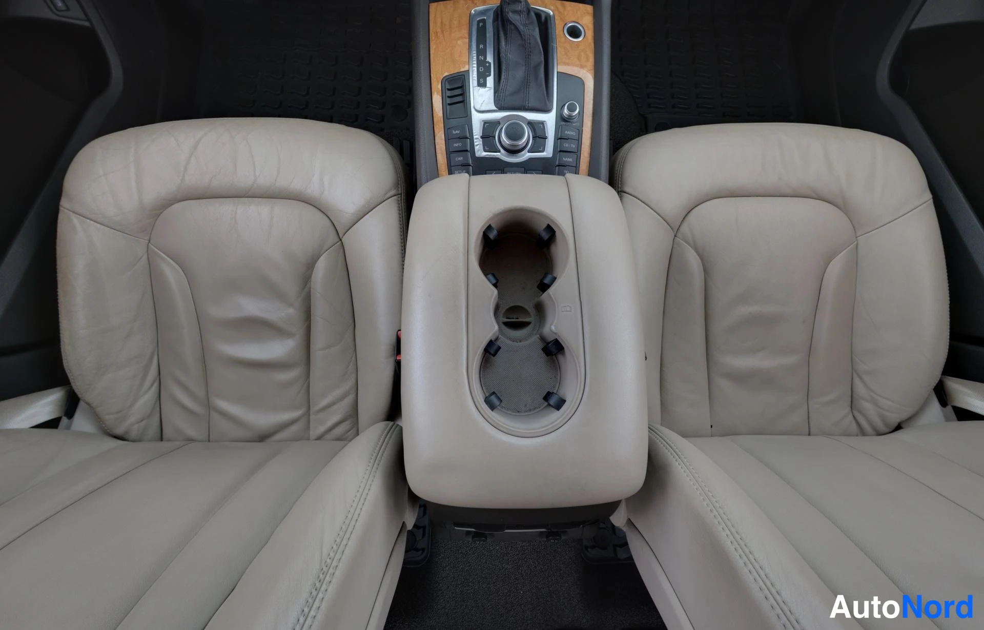 Punainen Audi Q7 2007, etuistuimet, kuva 16