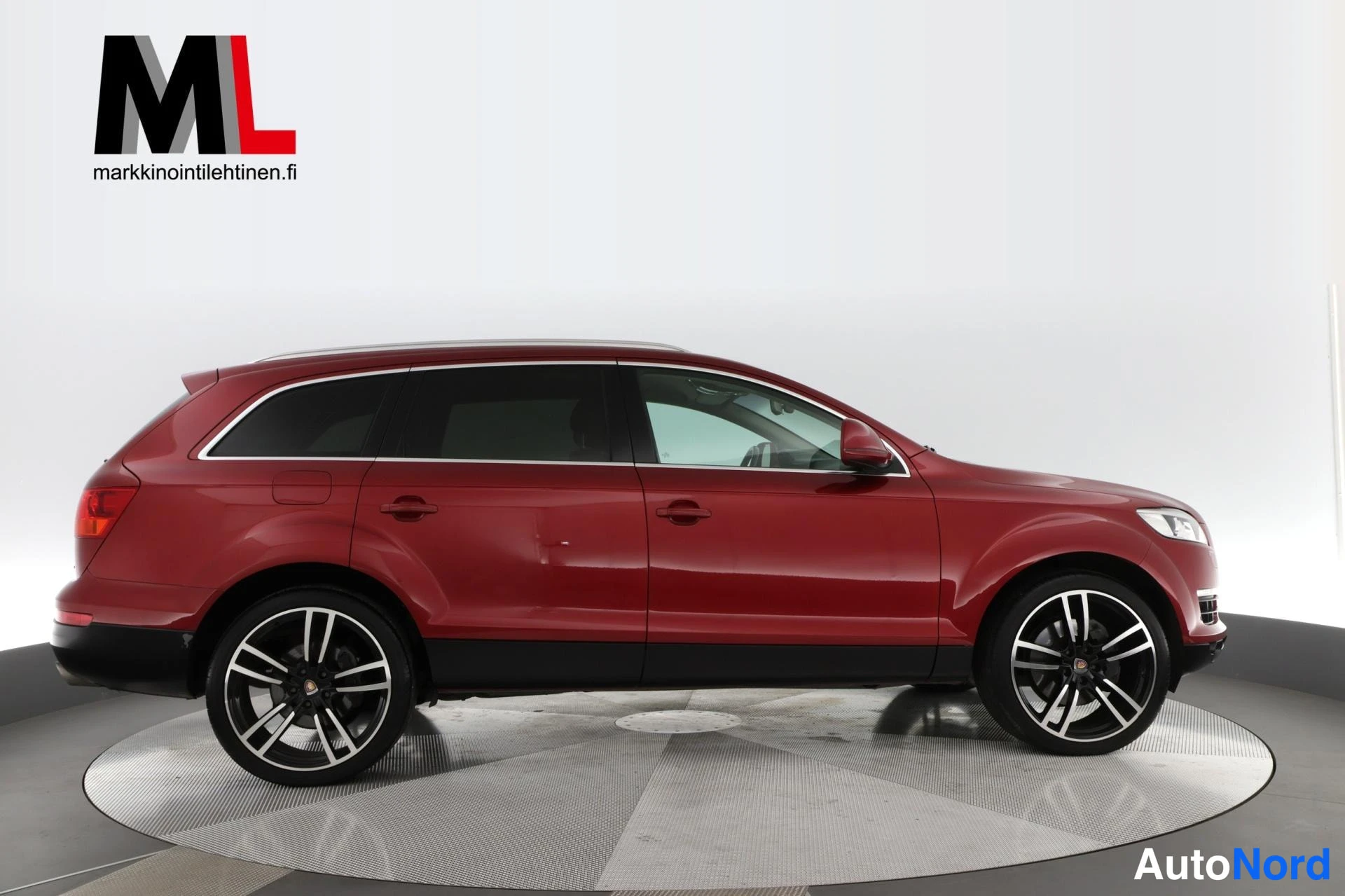 Punainen Audi Q7 2007, etuviisto, keula oikealle, kuva 2