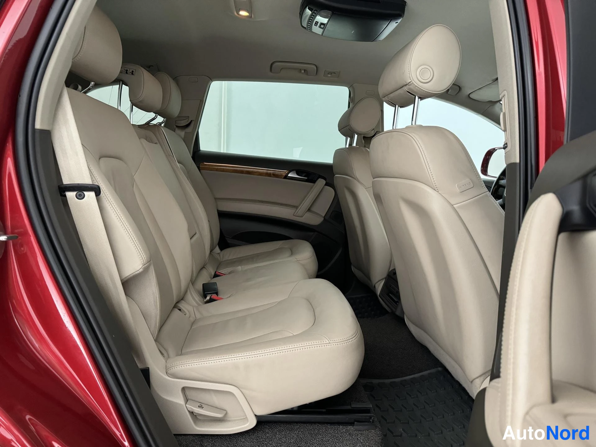 Punainen Audi Q7 2007, takaistuimet, kuva 18
