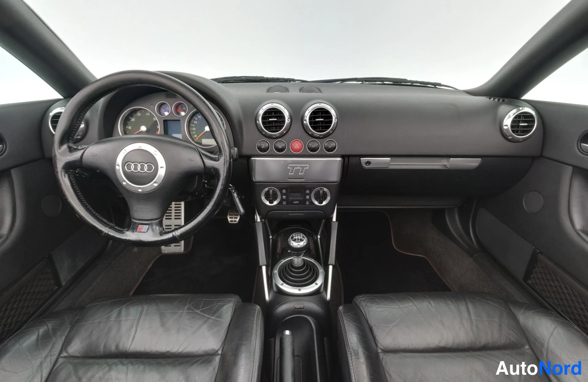 Harmaa Audi TT 2000, ohjaamo, kuva 17