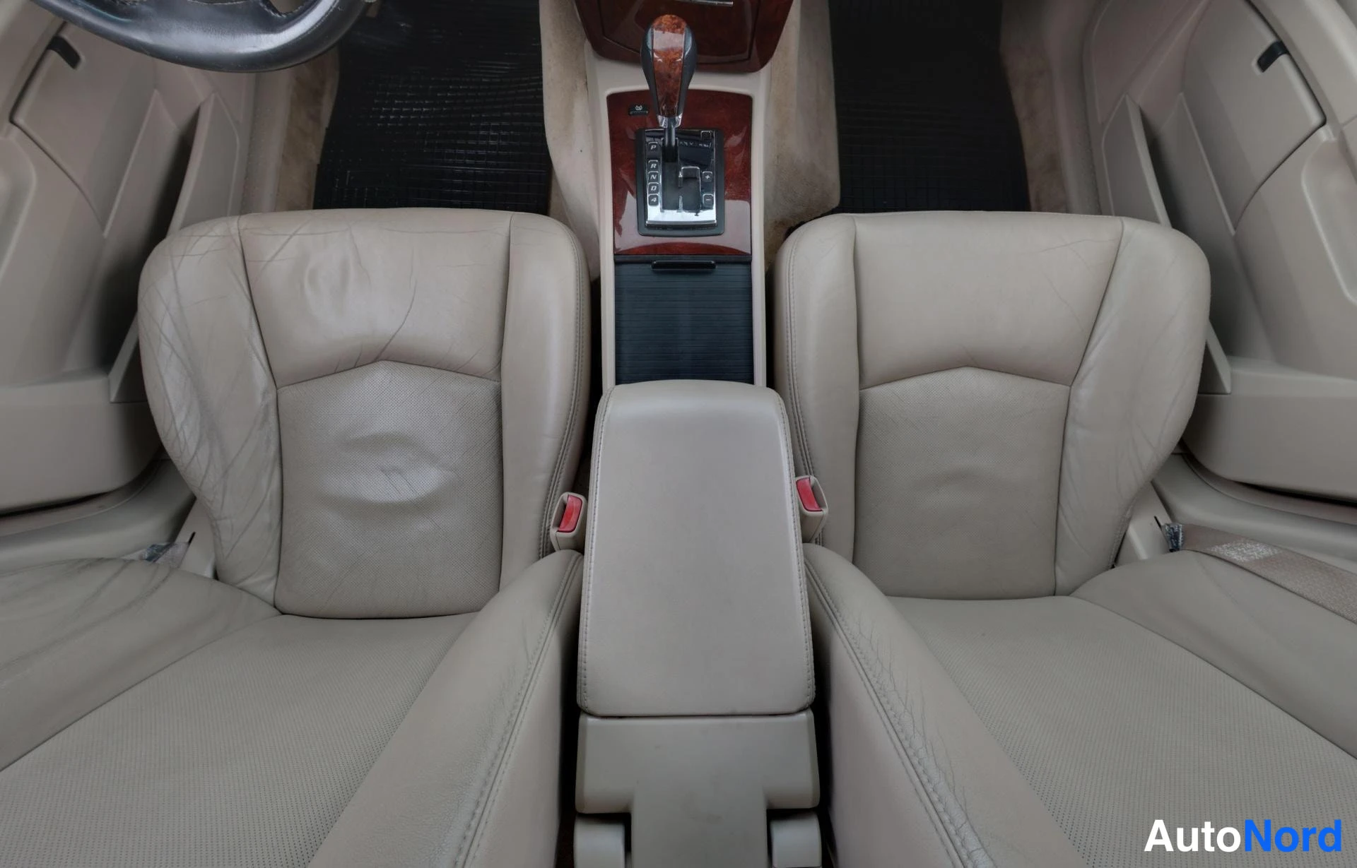Sininen Cadillac SRX 2004, etuistuimet, kuva 15