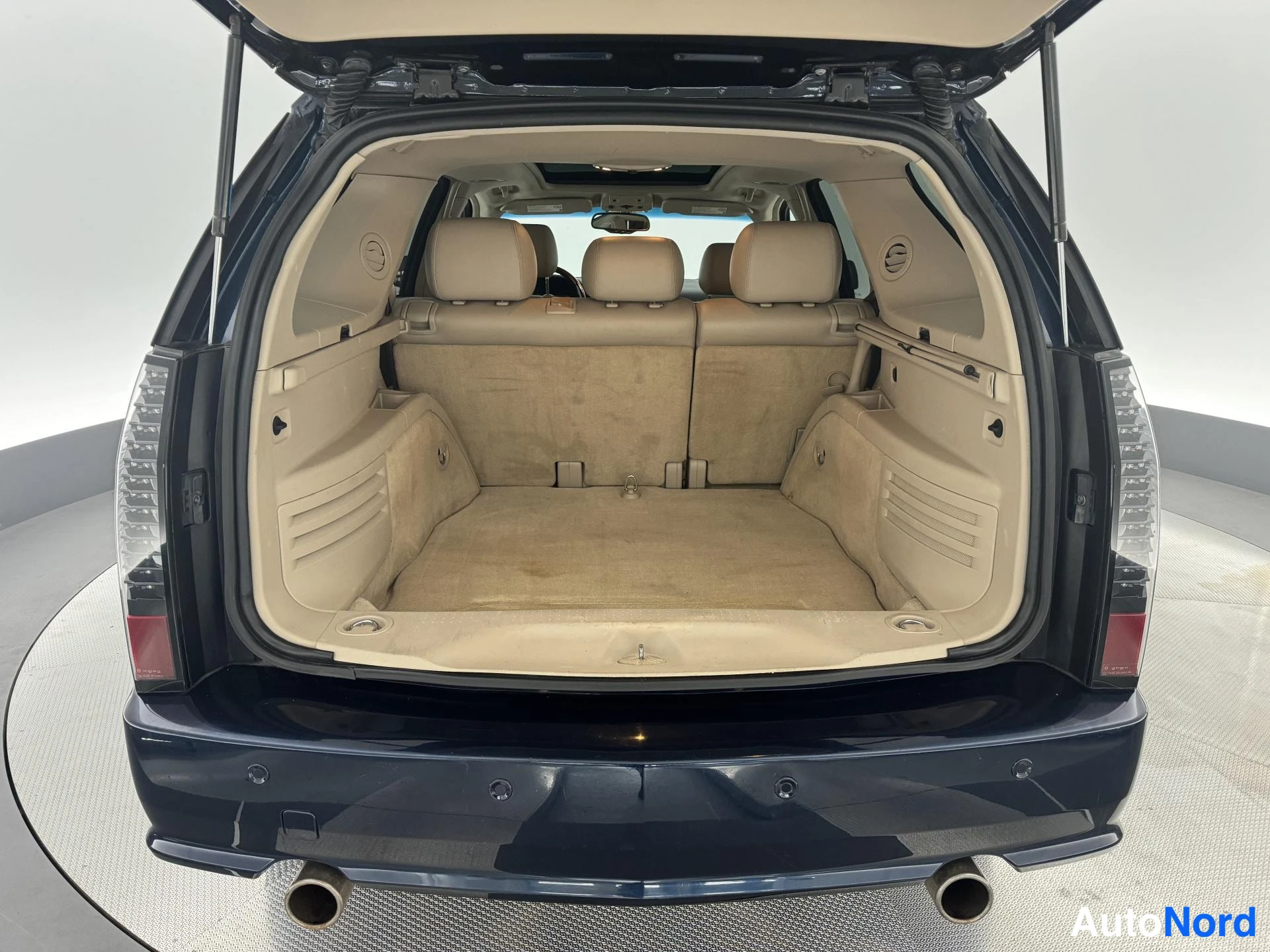 Sininen Cadillac SRX 2004, tavaratila, kuva 21