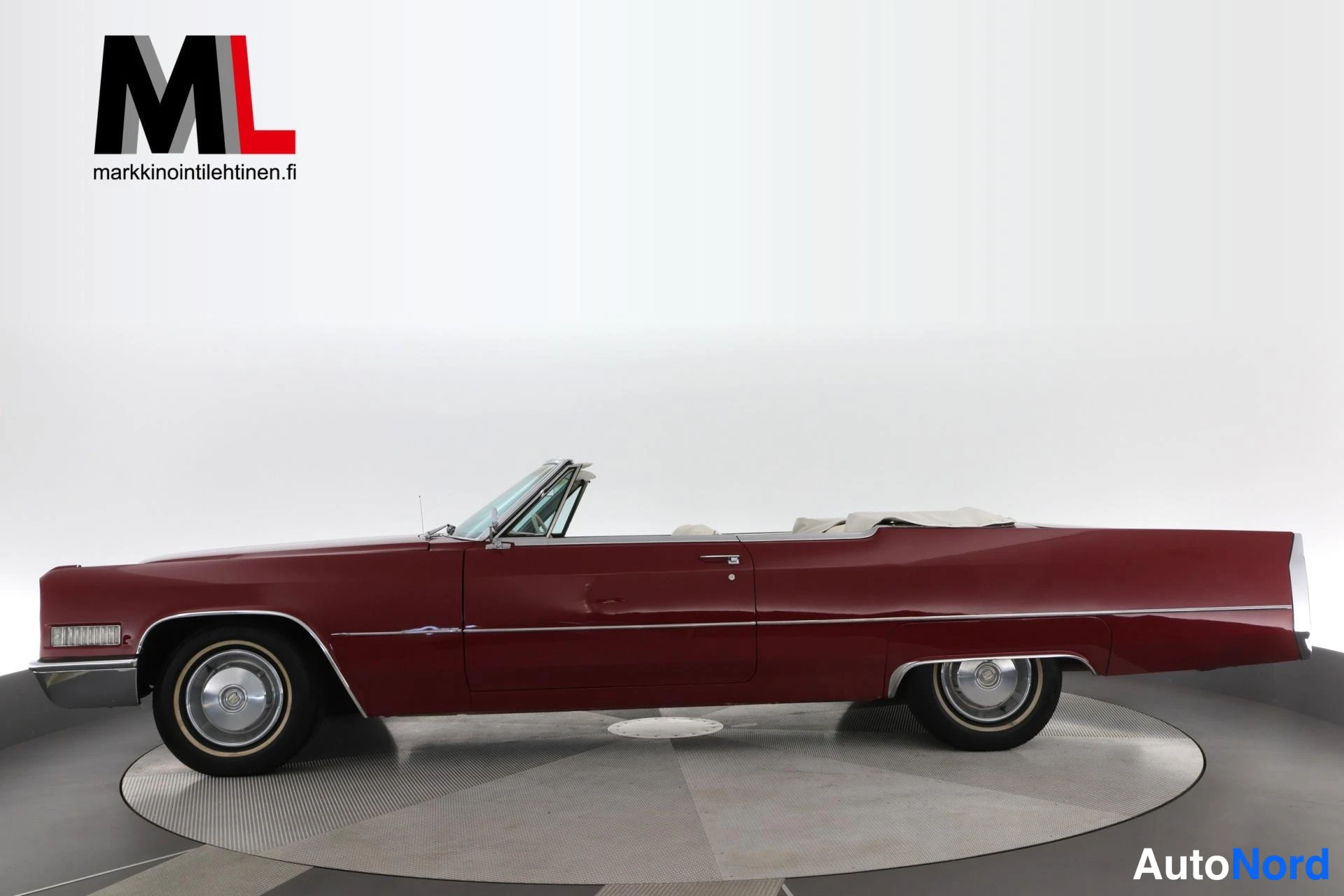 Punainen Cadillac De Ville Convertible 1966, sivulta, kuva 7