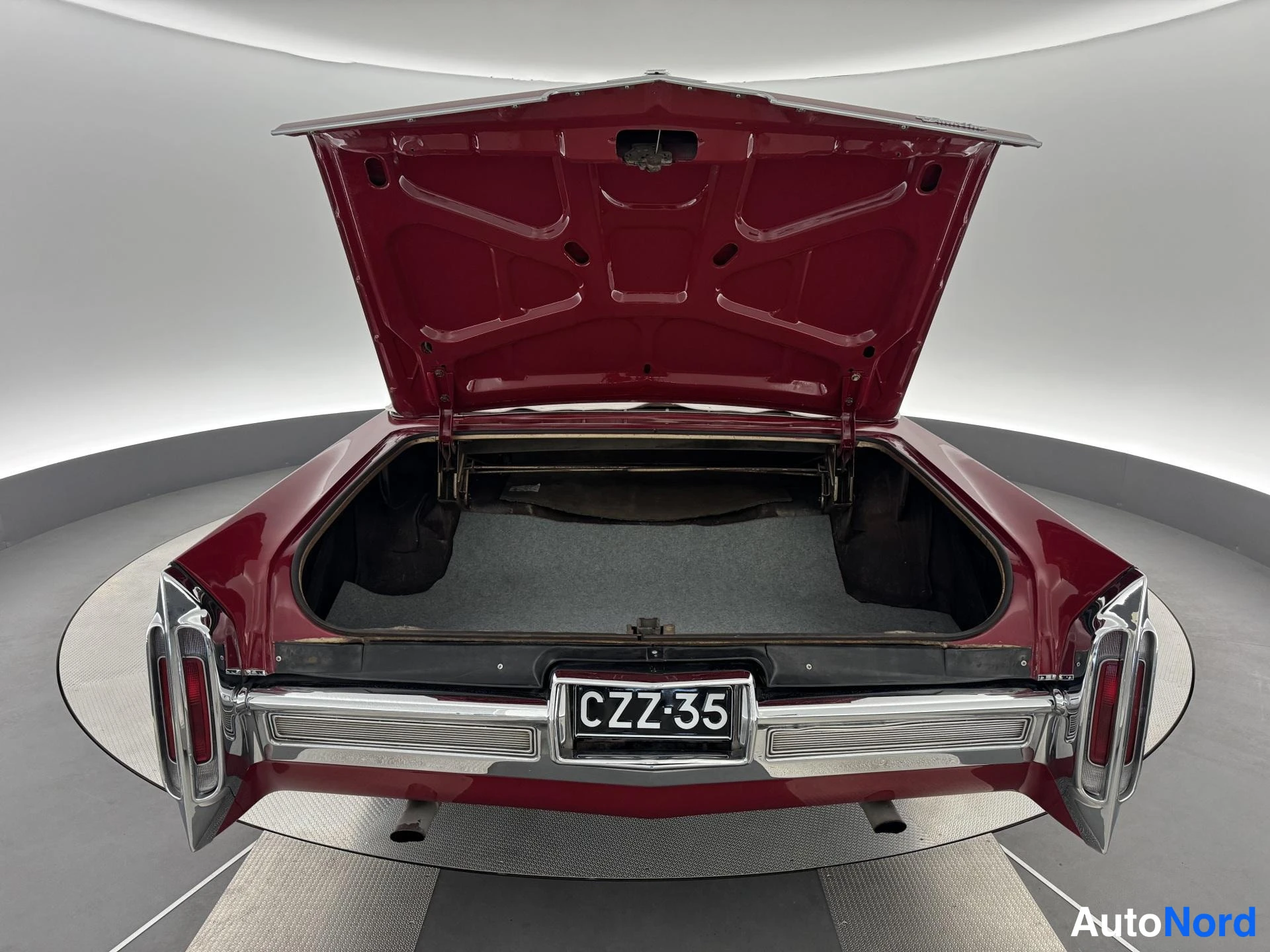 Punainen Cadillac De Ville Convertible 1966, takaa, kuva 10