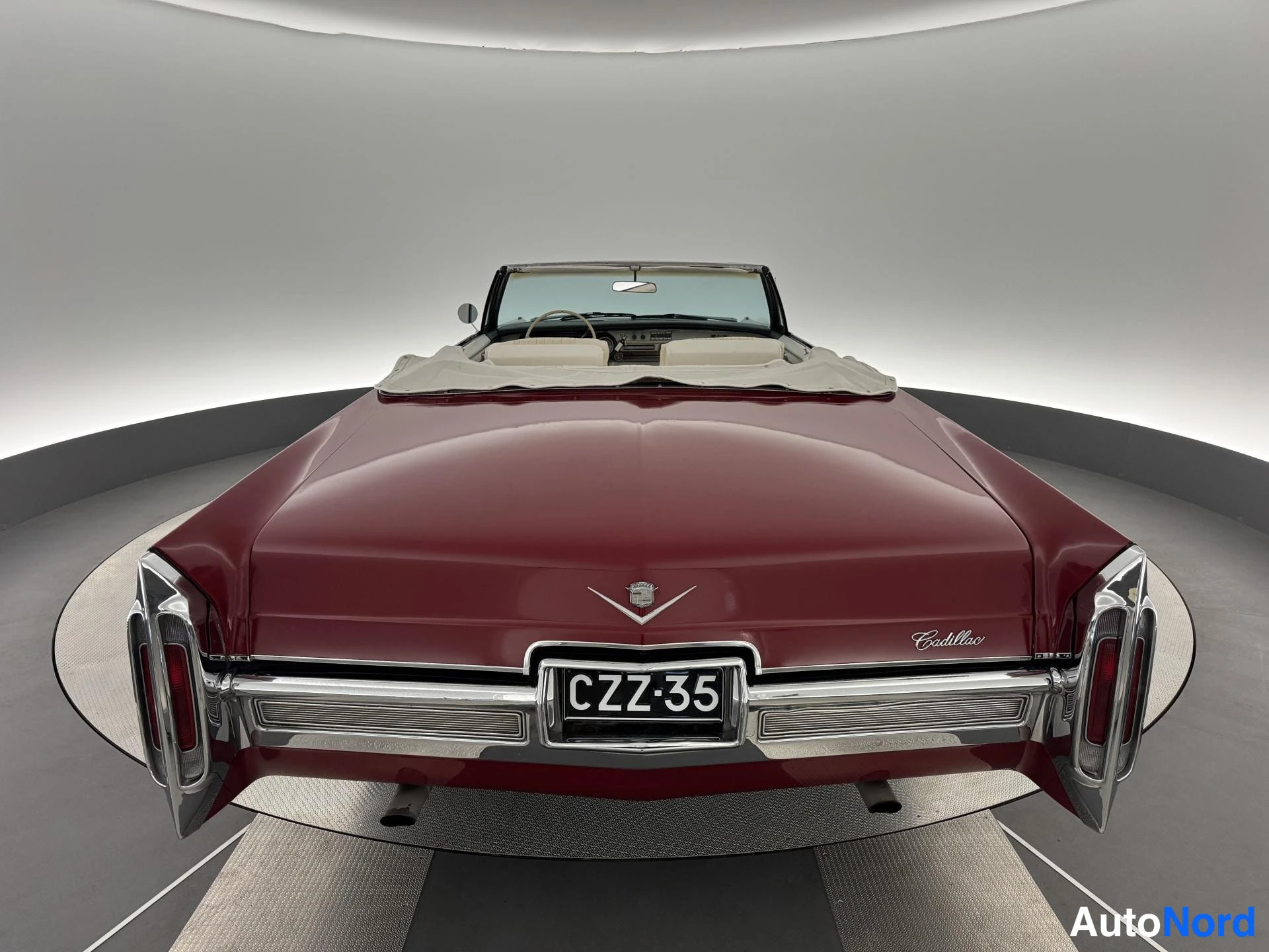 Punainen Cadillac De Ville Convertible 1966, takaa, kuva 11