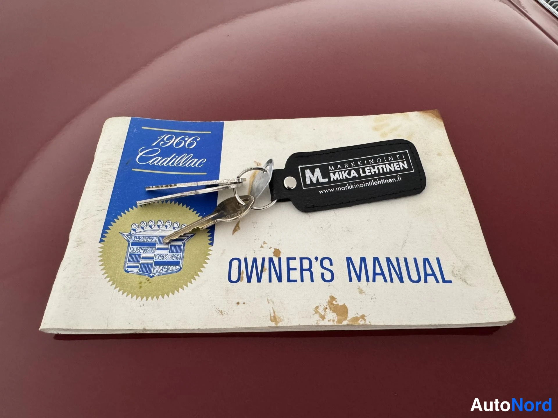 Punainen Cadillac De Ville Convertible 1966, asiakirja, kuva 27