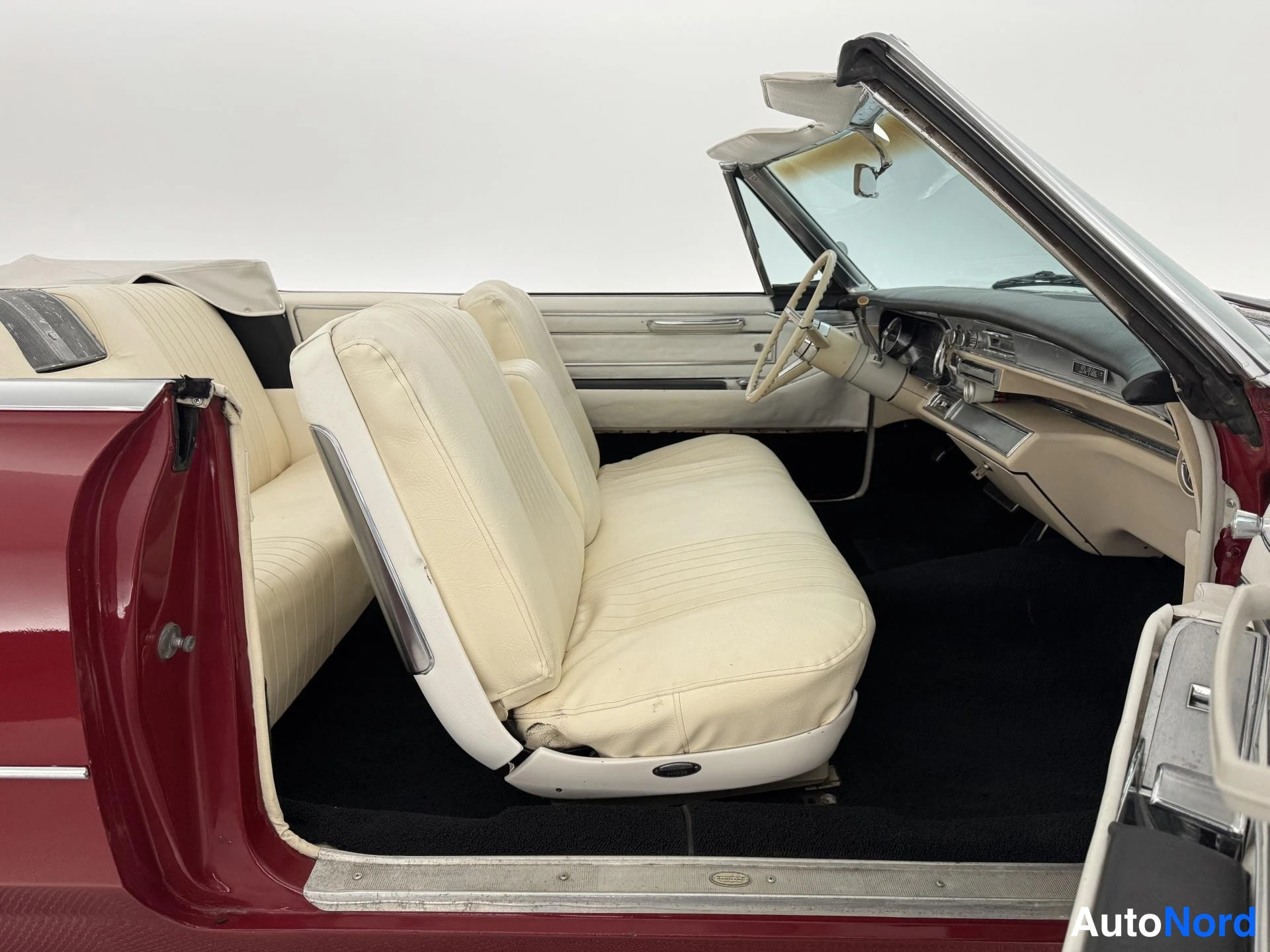 Punainen Cadillac De Ville Convertible 1966, etuistuimet, kuva 17