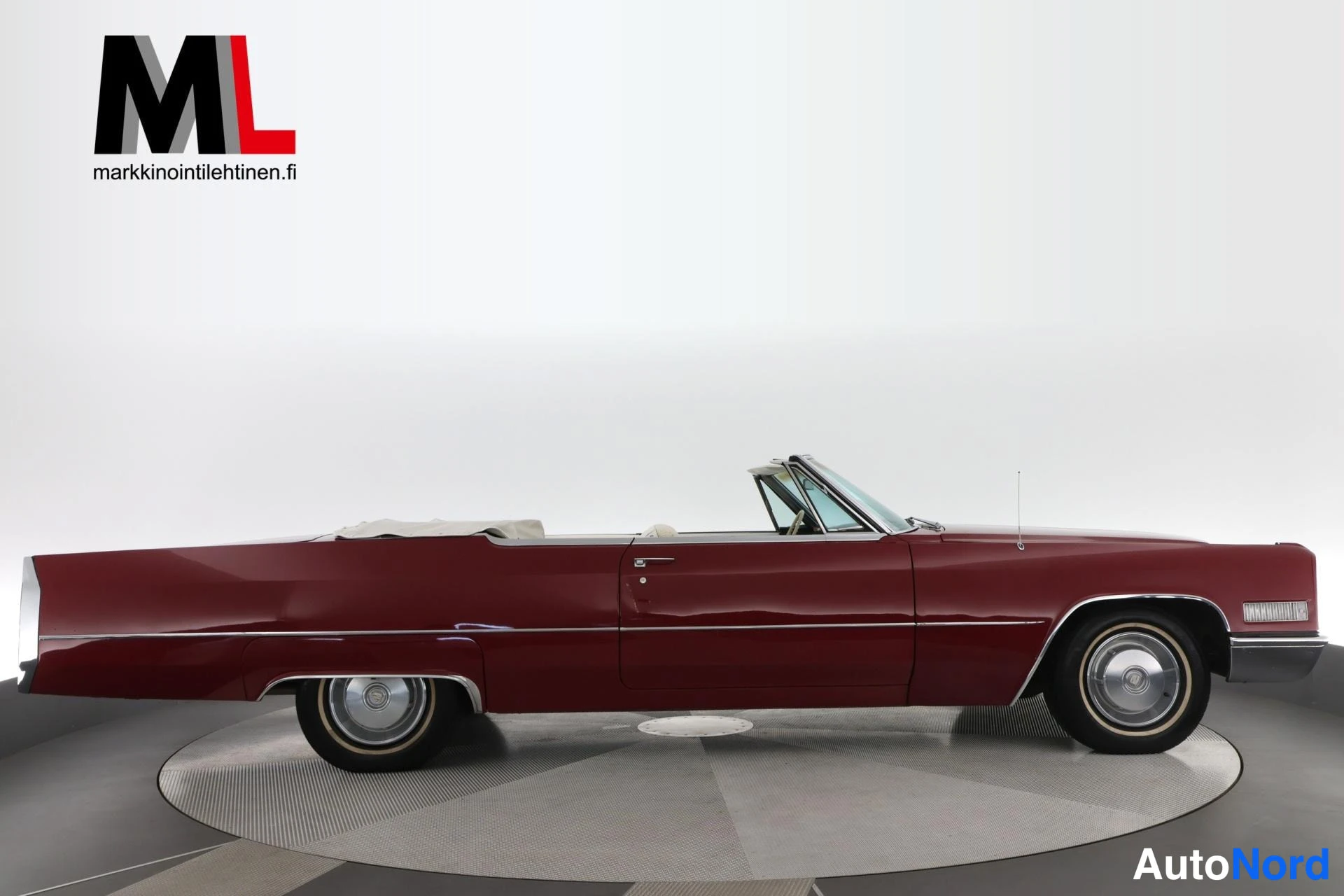 Punainen Cadillac De Ville Convertible 1966, sivulta, kuva 4