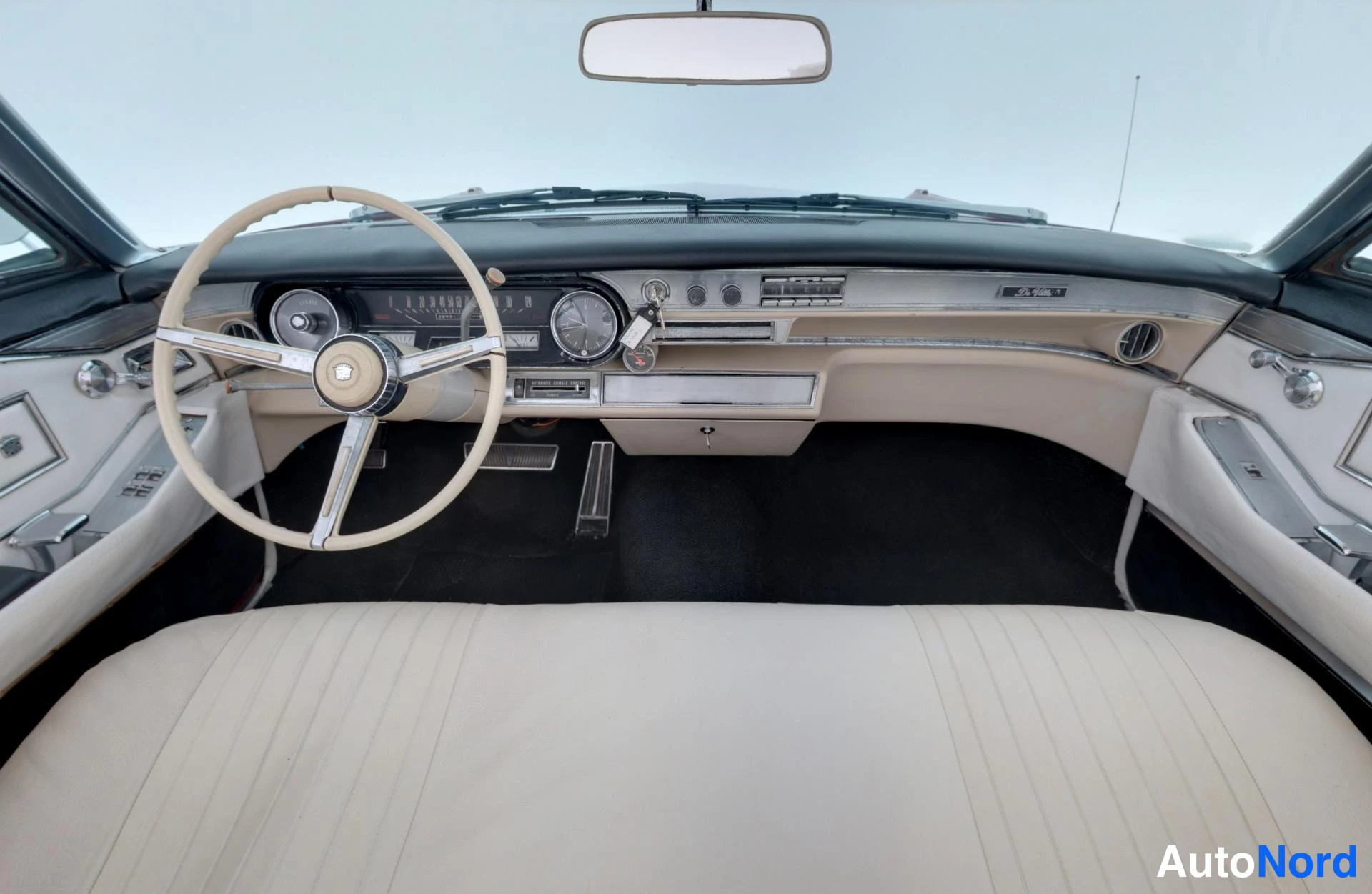 Punainen Cadillac De Ville Convertible 1966, ohjaamo, kuva 12
