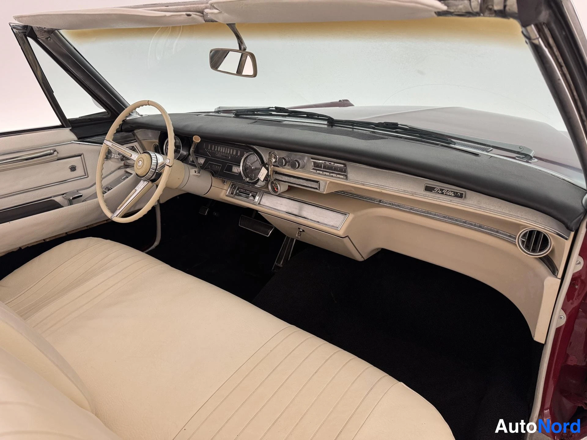 Punainen Cadillac De Ville Convertible 1966, ohjaamo, kuva 14