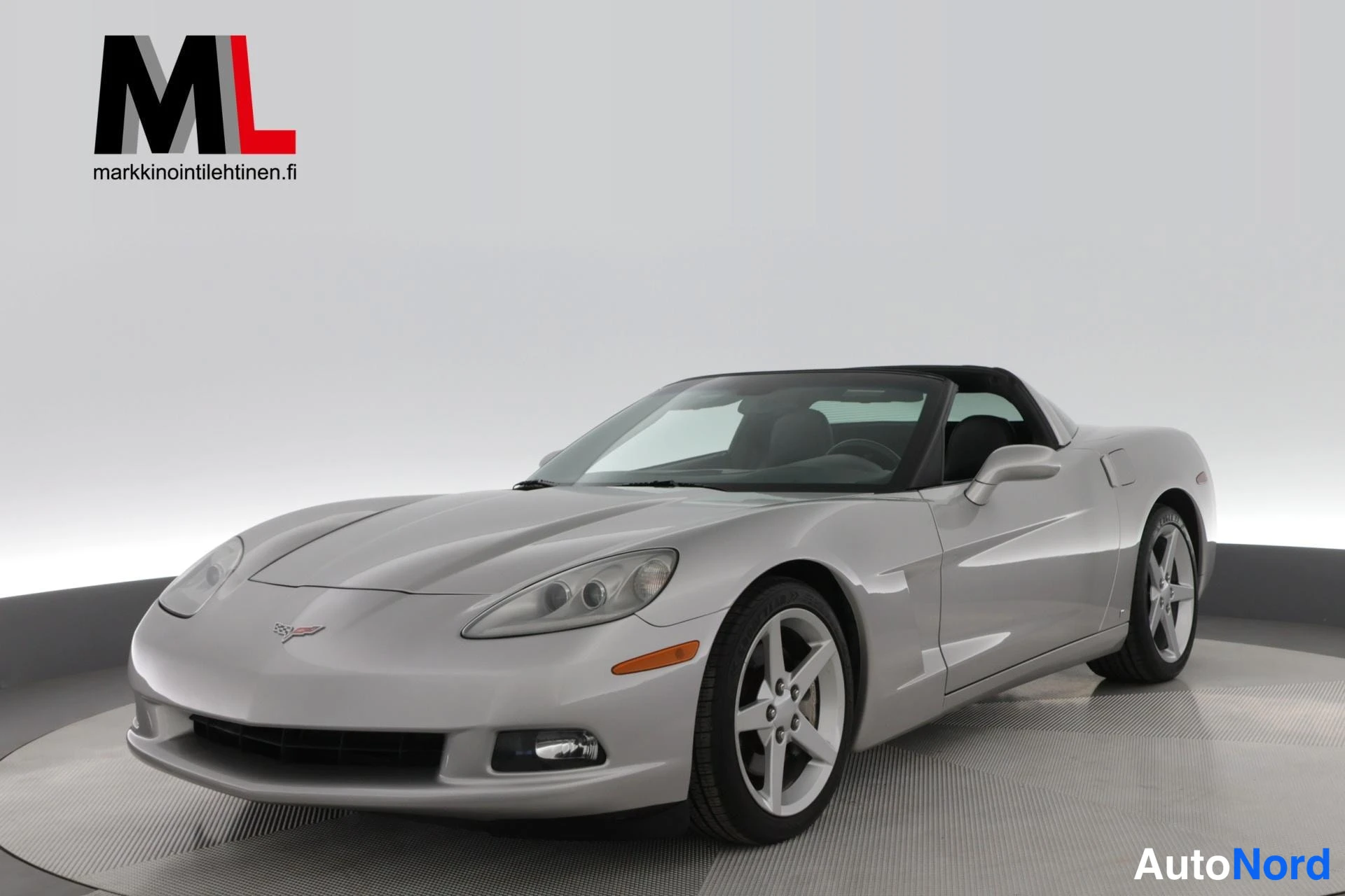 Harmaa Chevrolet Corvette 2007, etuviisto, keula vasemmalle, kuva 2
