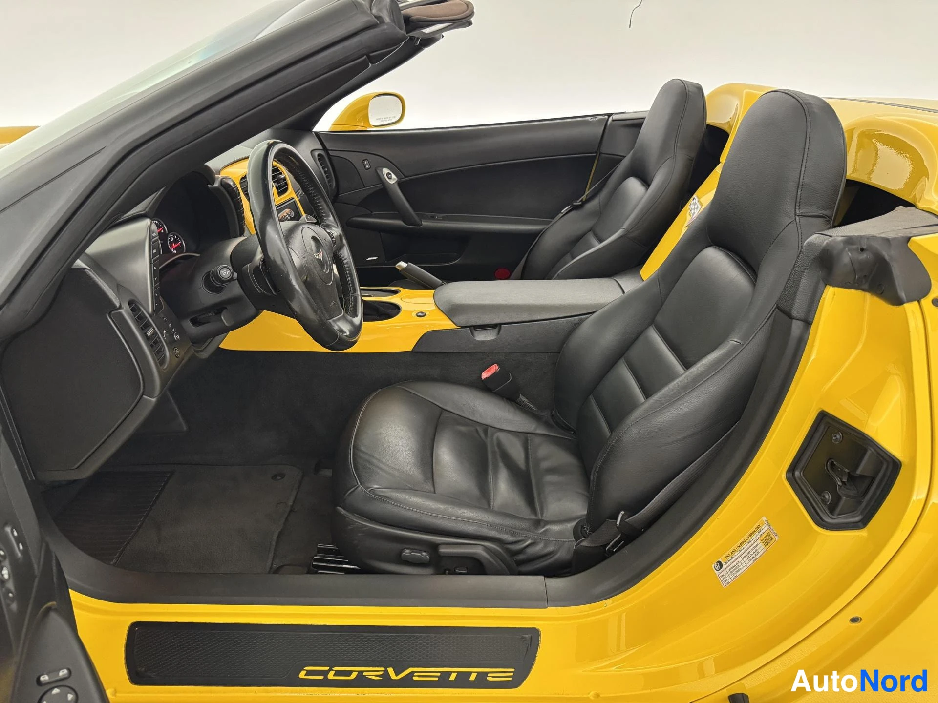 Keltainen Chevrolet Corvette 2007, etuistuimet, kuva 21