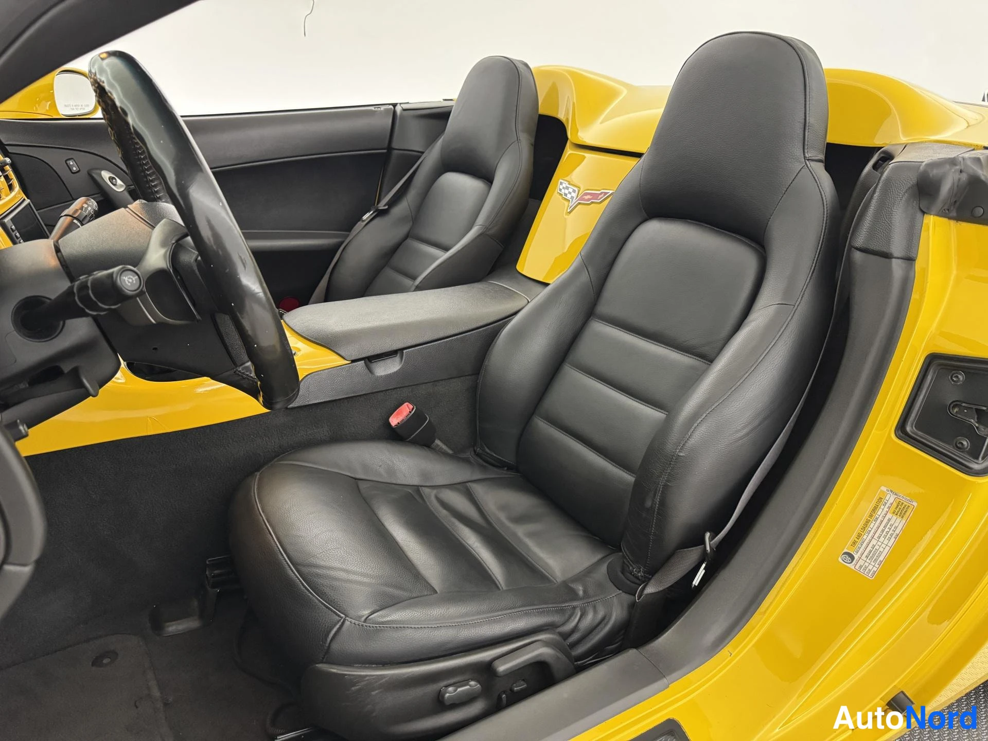 Keltainen Chevrolet Corvette 2007, etuistuimet, kuva 23