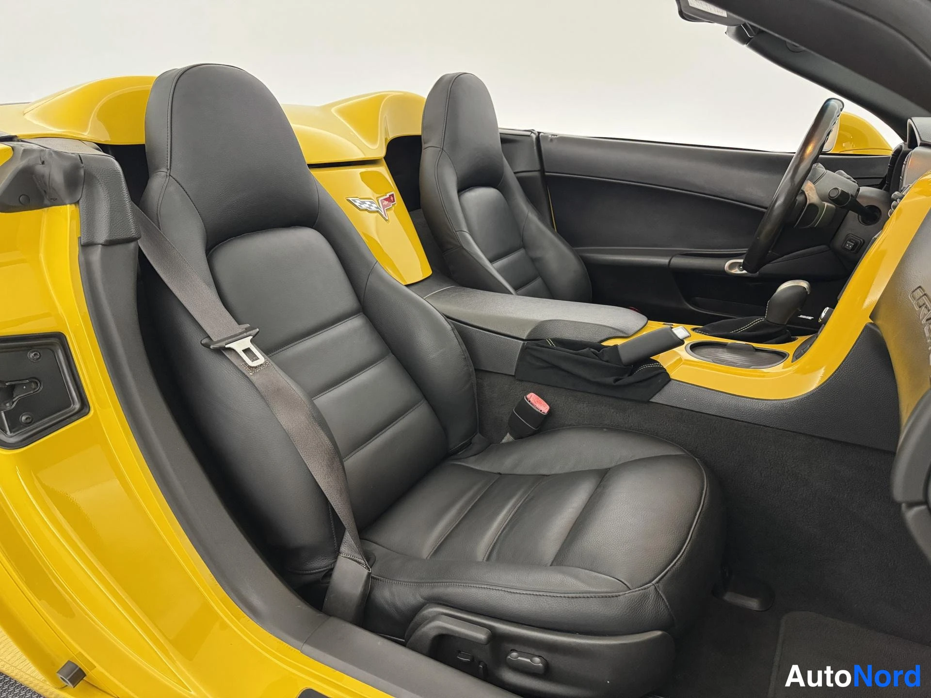 Keltainen Chevrolet Corvette 2007, etuistuimet, kuva 24