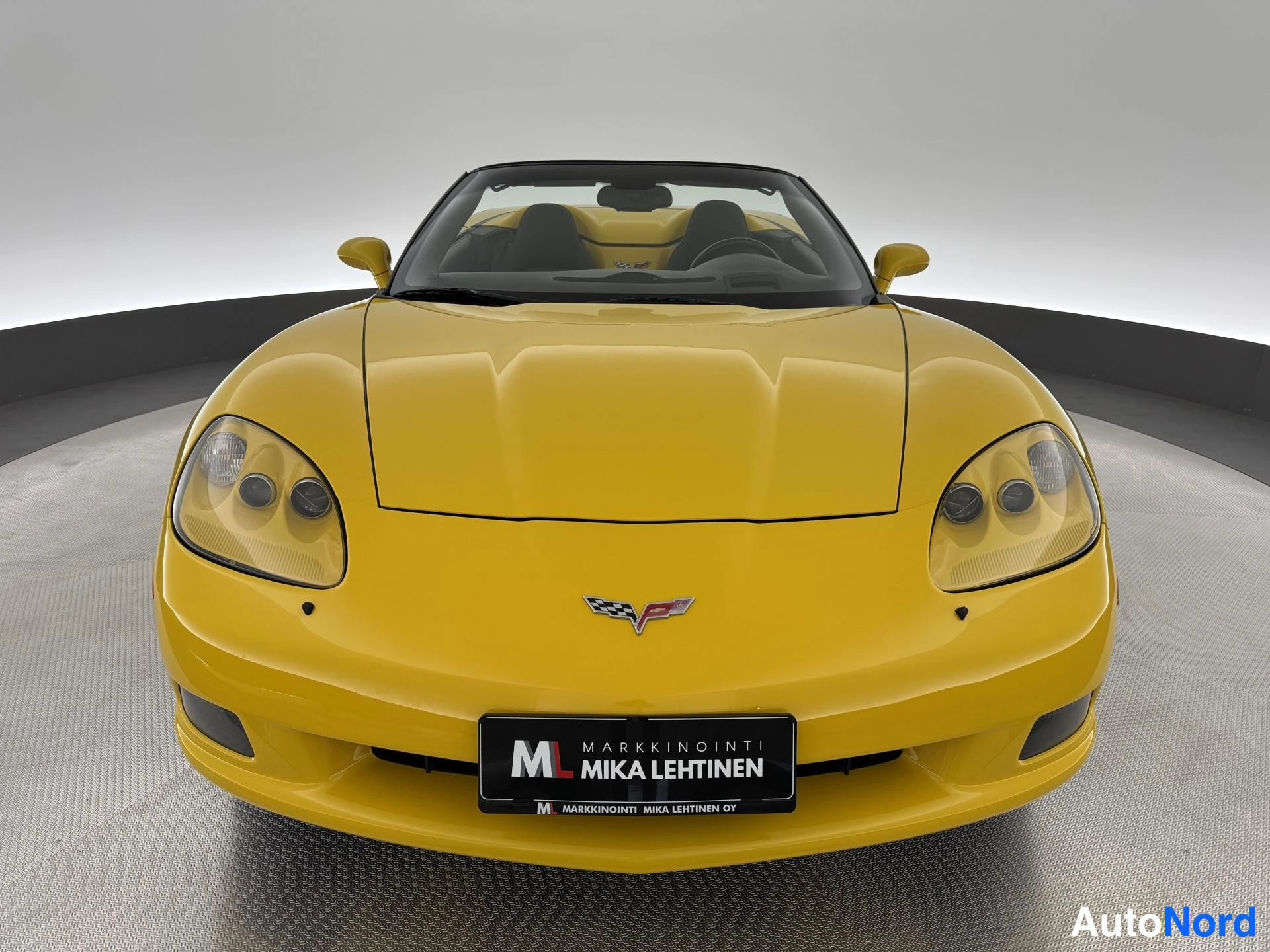 Keltainen Chevrolet Corvette 2007, edestä, kuva 5