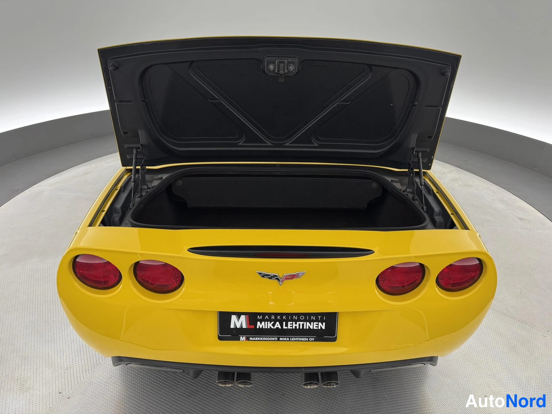 Keltainen Chevrolet Corvette 2007, tavaratila, kuva 25