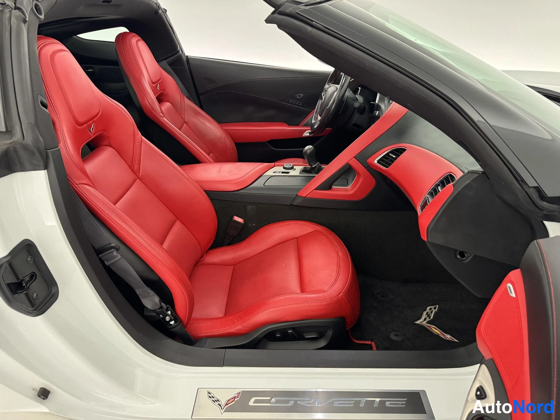 Valkoinen Chevrolet Corvette C7 2014, etuistuimet, kuva 24