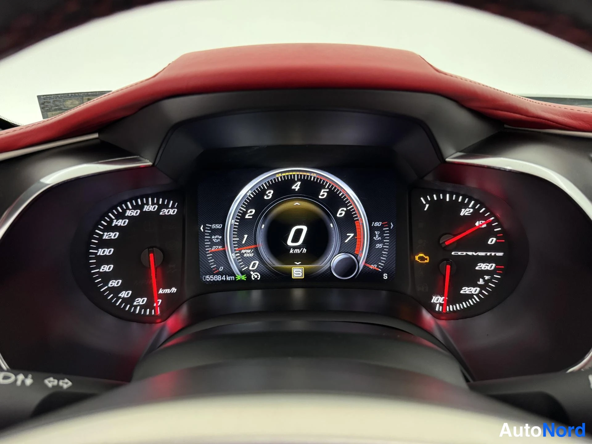 Valkoinen Chevrolet Corvette C7 2014, yksityiskohta, kuva 25